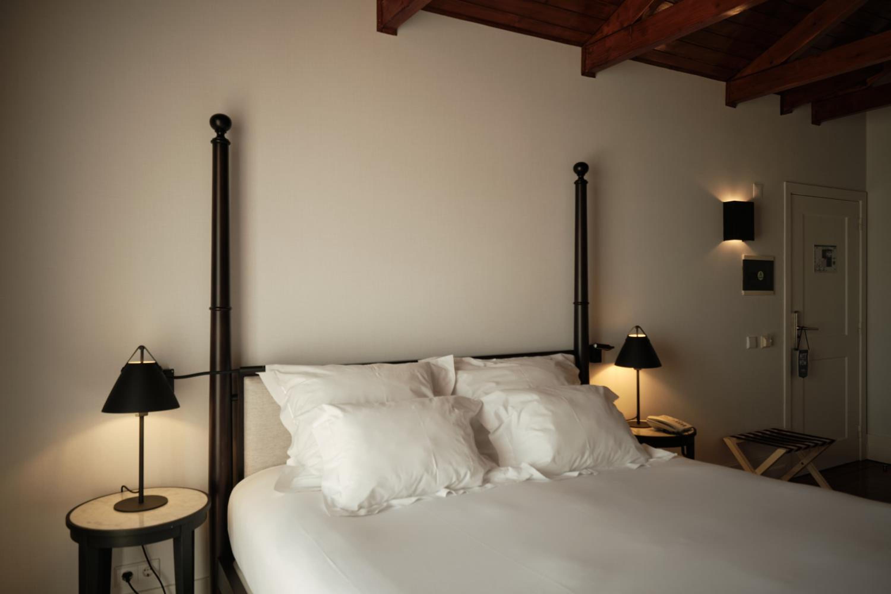 Deluxe Double Room with Mountain View - Photo 8