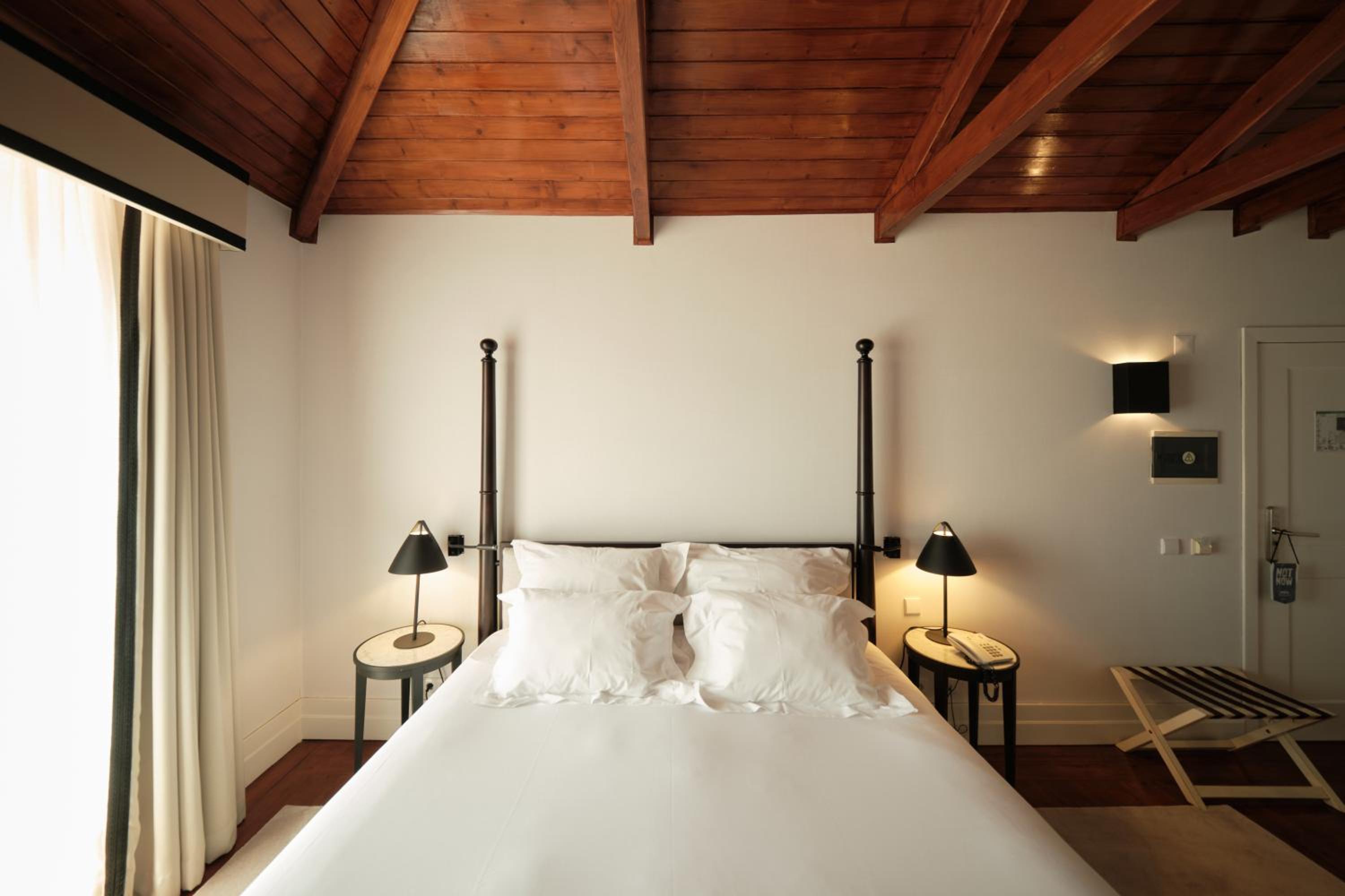 Deluxe Double Room with Mountain View - Photo 3