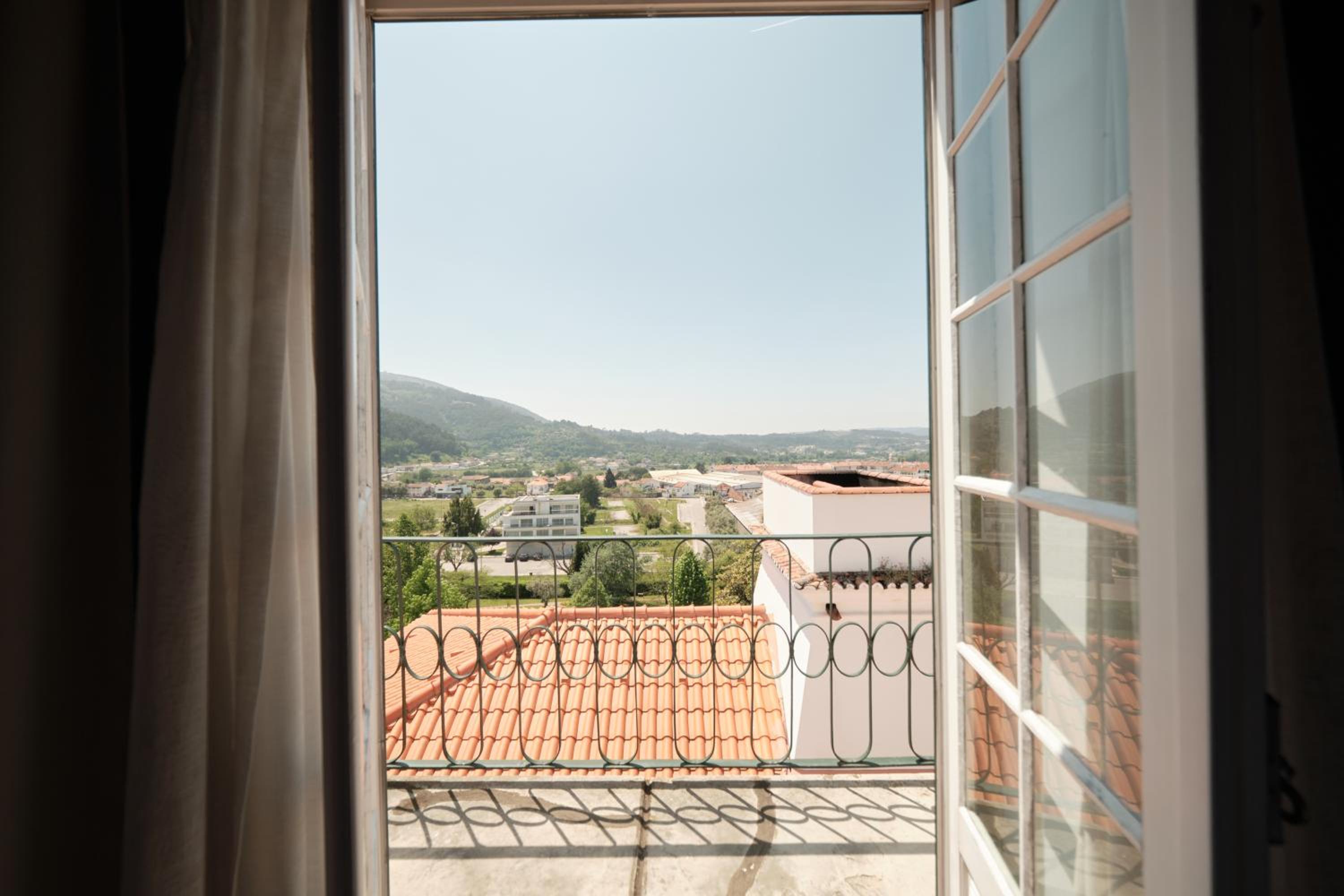 Deluxe Double Room with Mountain View - Photo 4