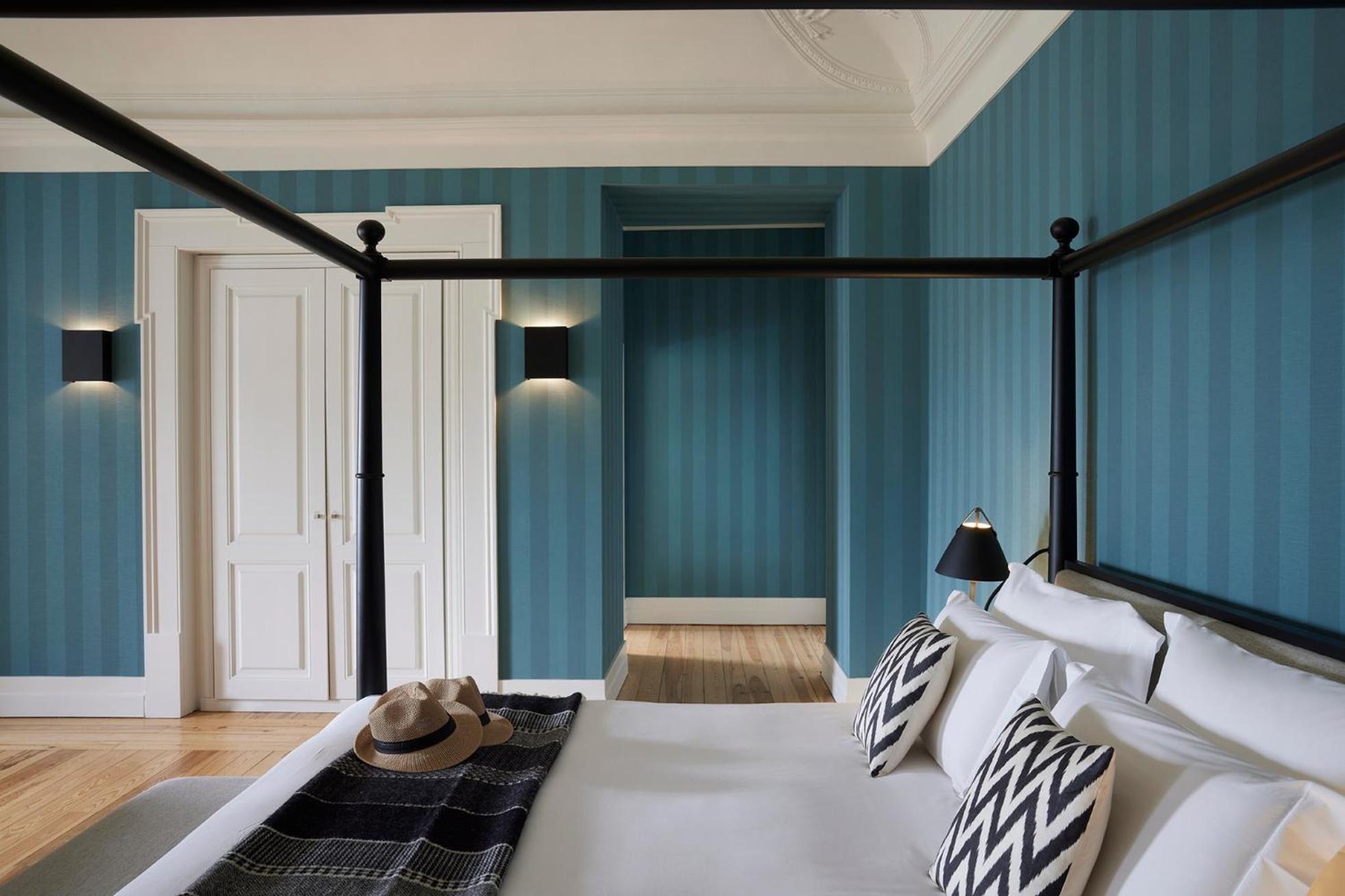 Premium Double Room - Photo 16