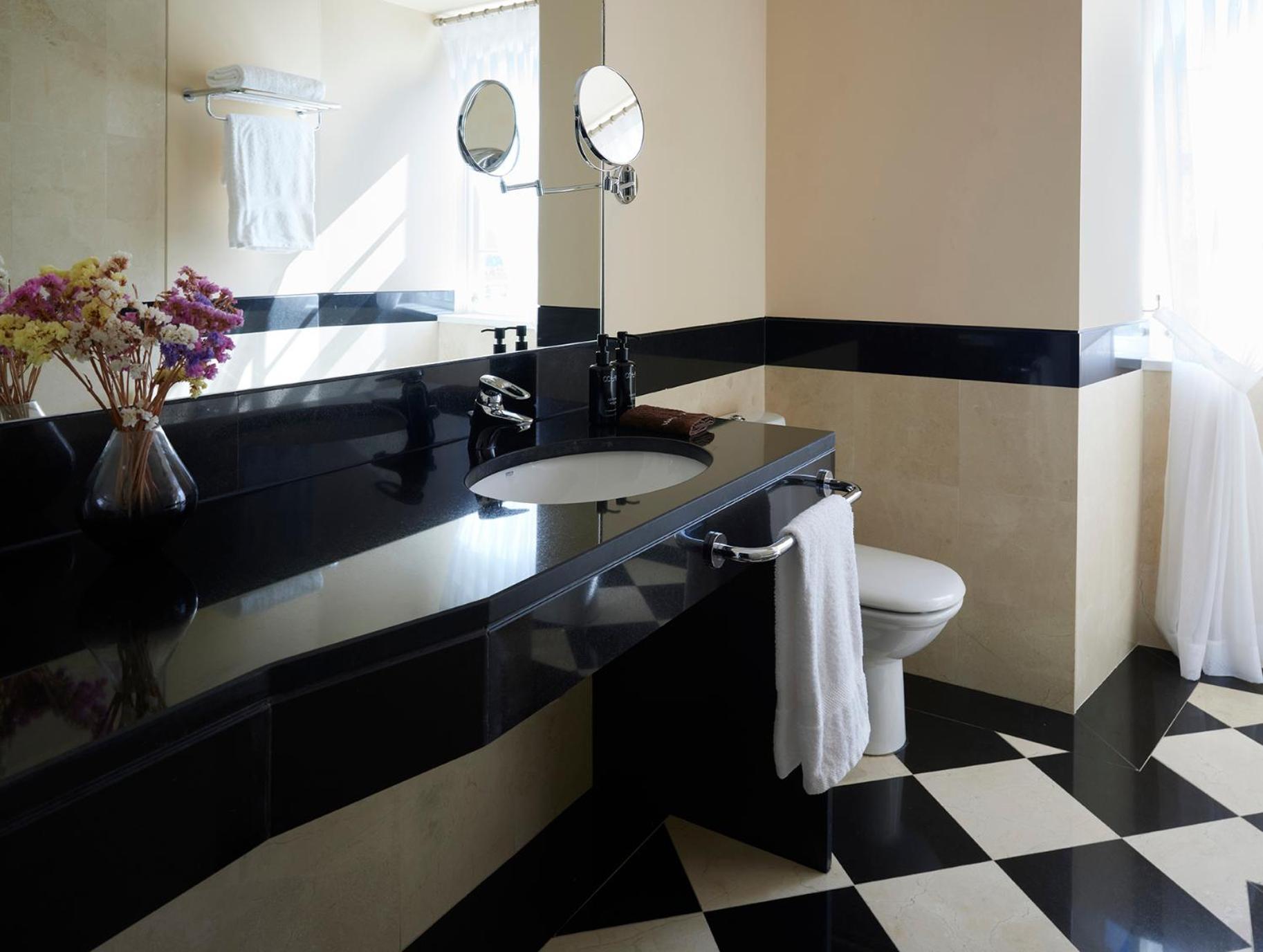 Premium Double Room - Photo 14
