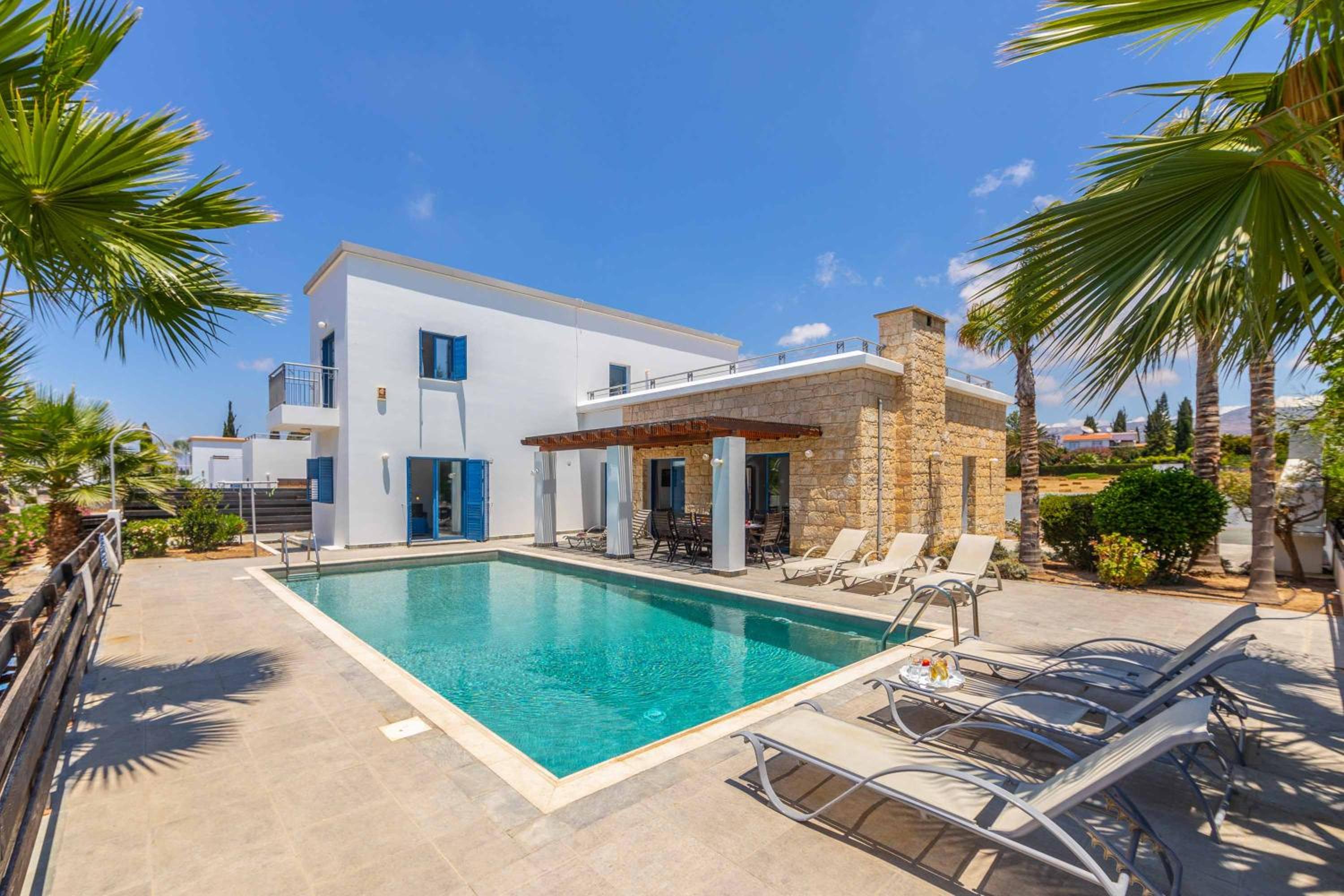 Villa photo 2