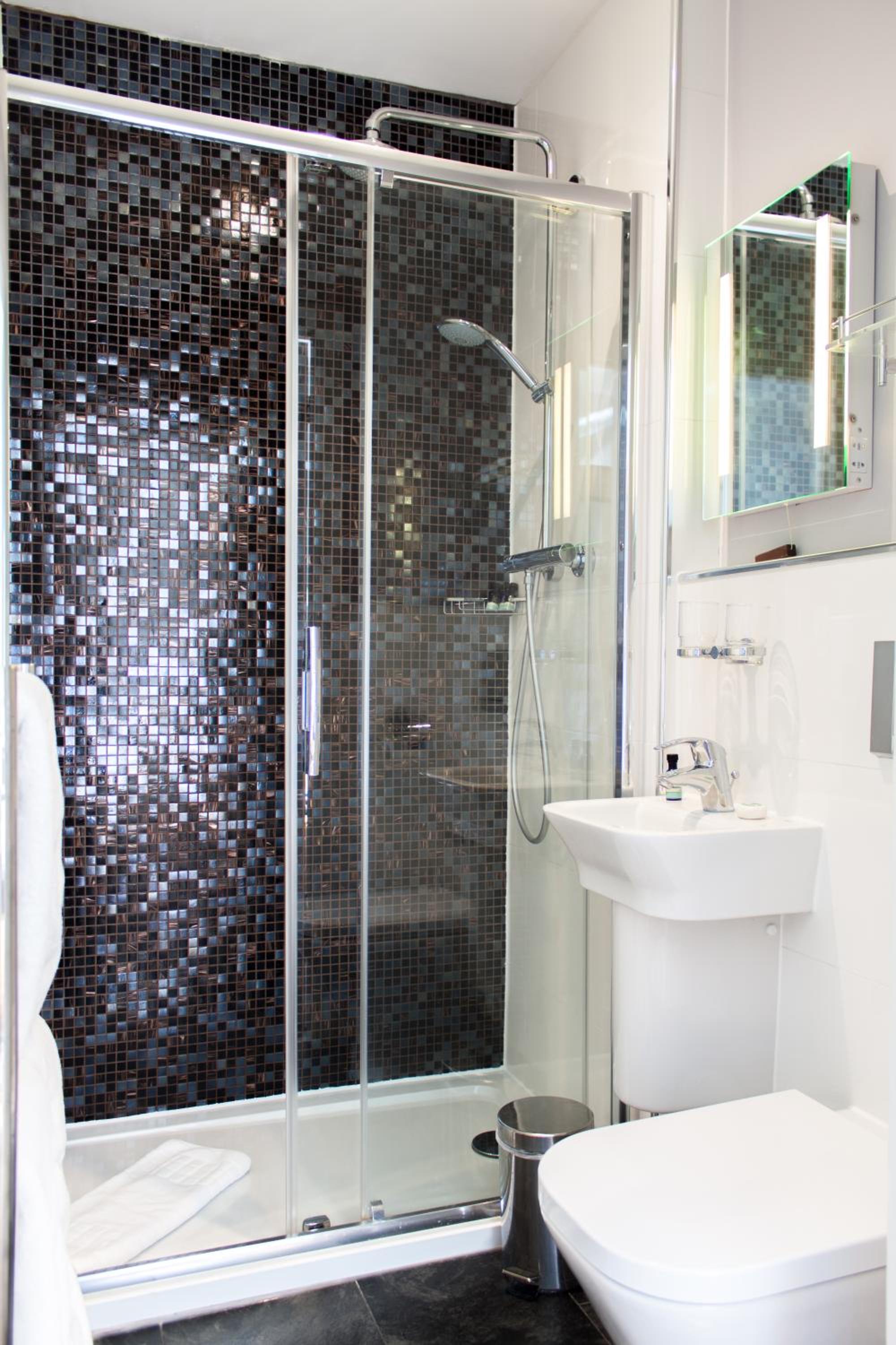 Double Room with Private Bathroom photo 2