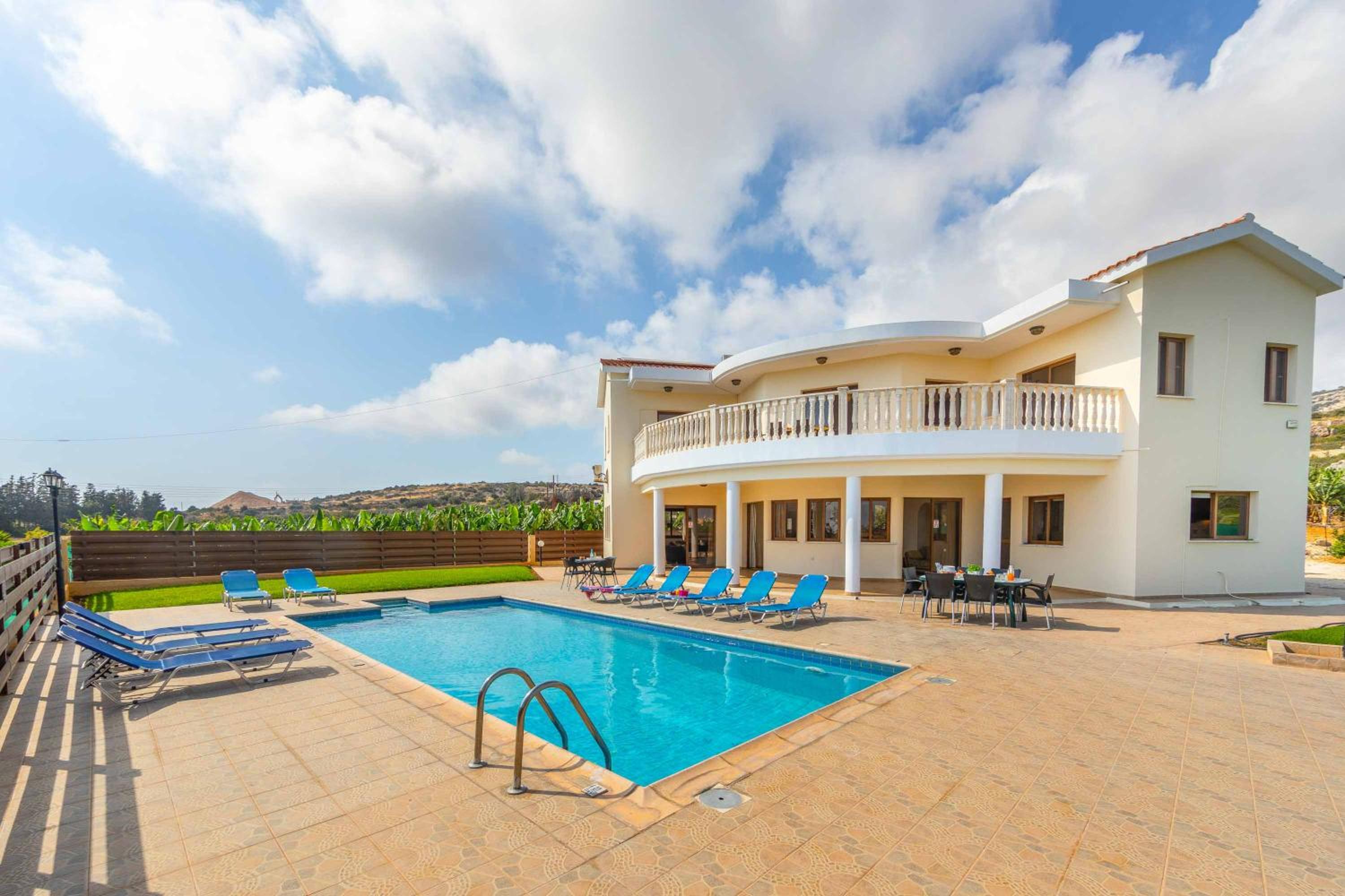 Villa photo 3