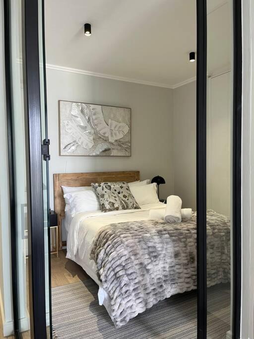 One-Bedroom Apartment - Photo 2