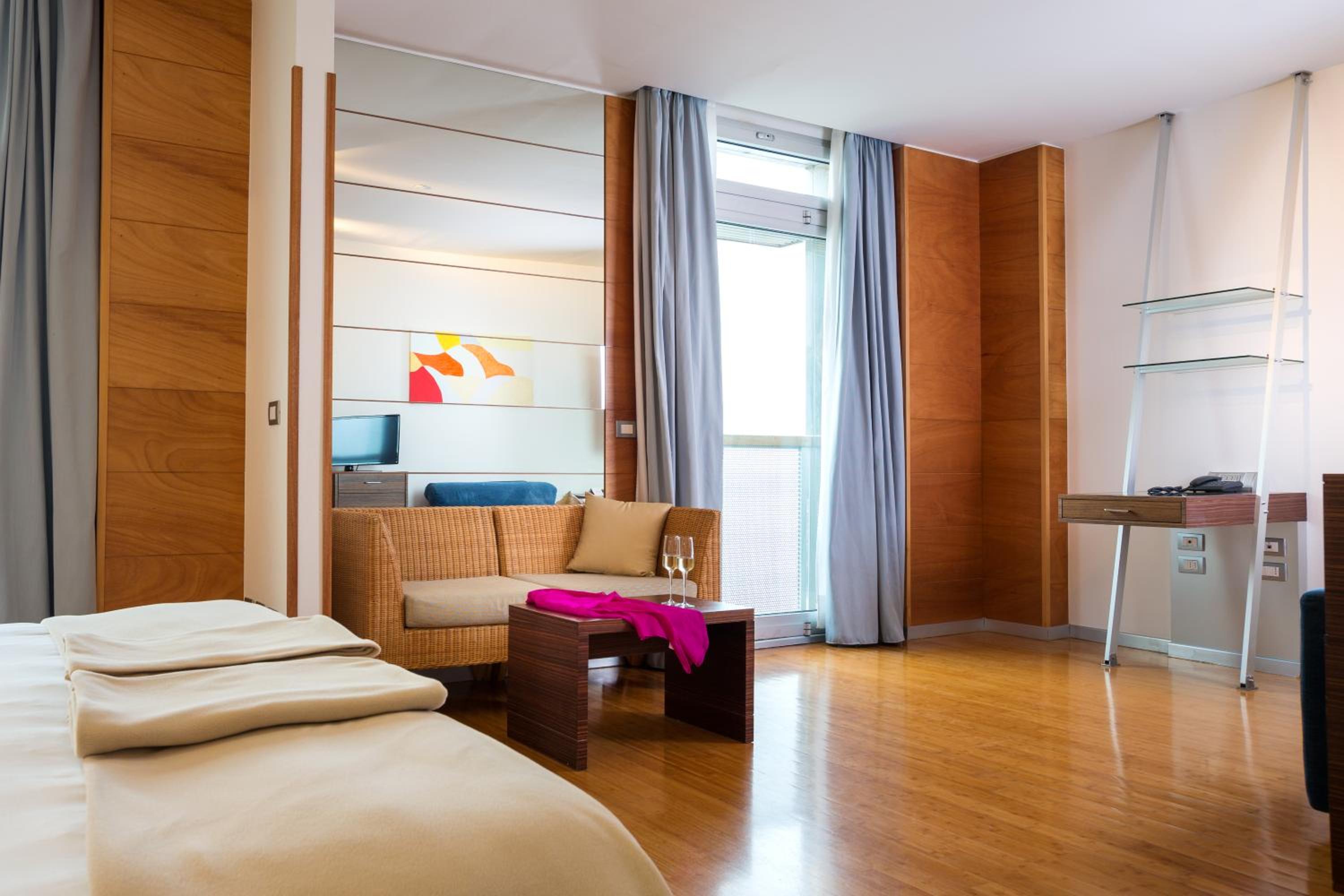 Superior Double room with Partial Sea View - Photo 1