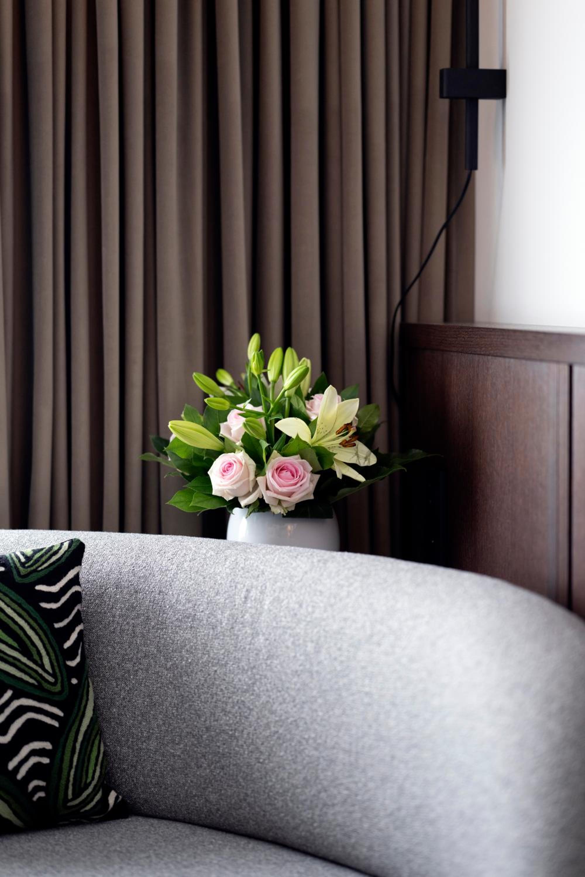 Deluxe King Room with Garden View - Photo 11