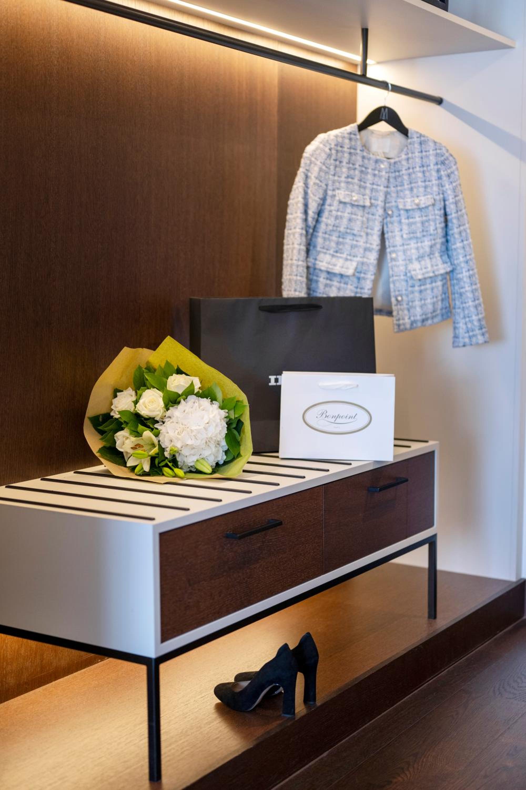 Deluxe King Room with Garden View - Photo 15