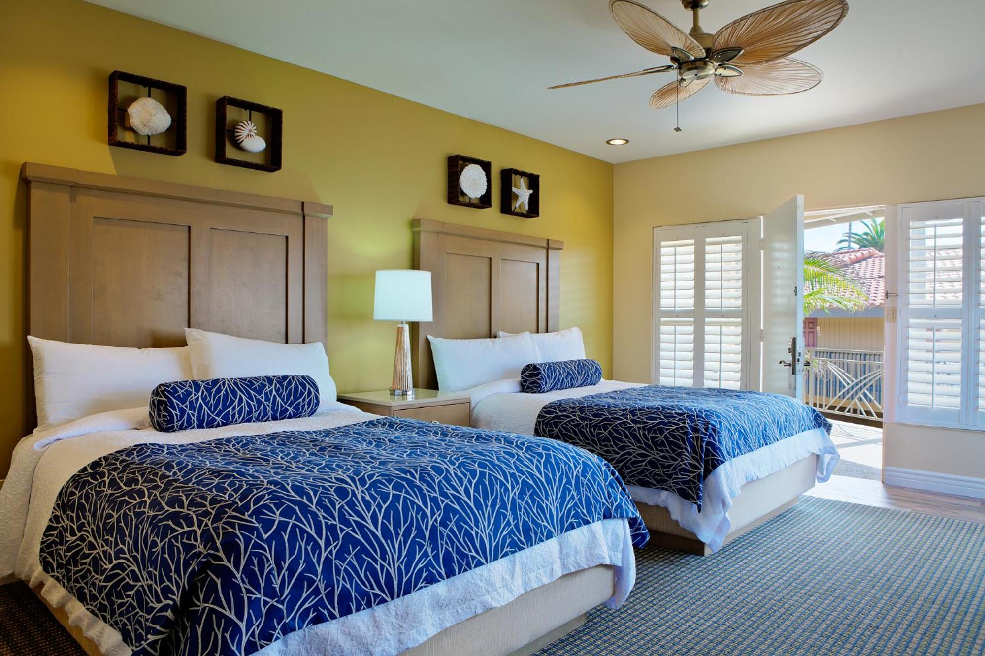 Premium Queen Room with Two Queen Beds and Kitchenette photo 1