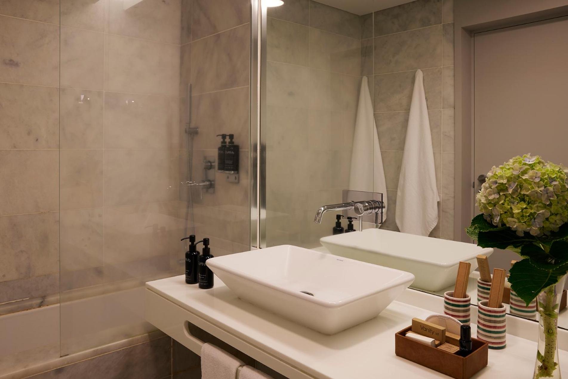 Premium Double or Twin Room with Mountain View photo 2