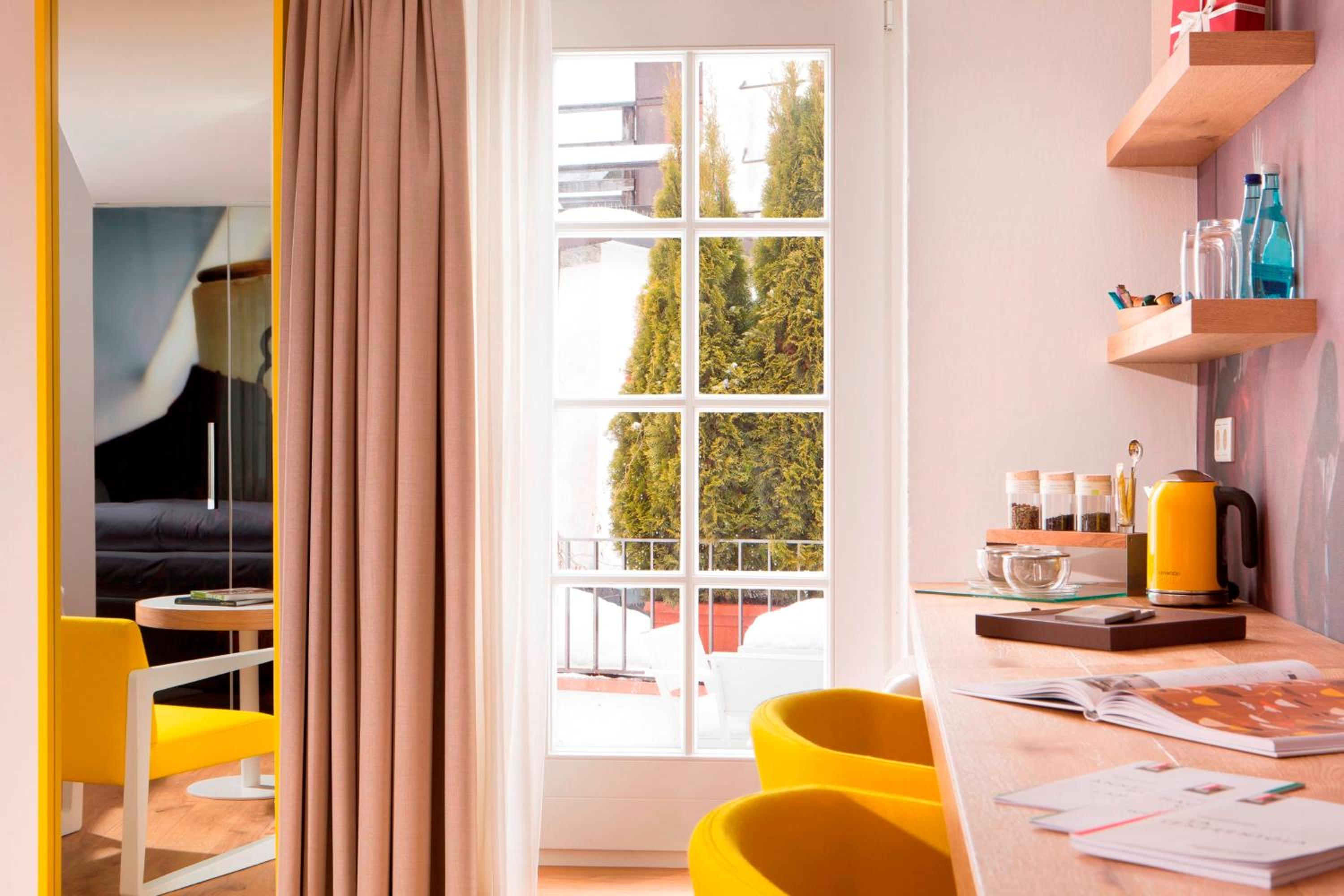 Premium Double Room - Photo 9