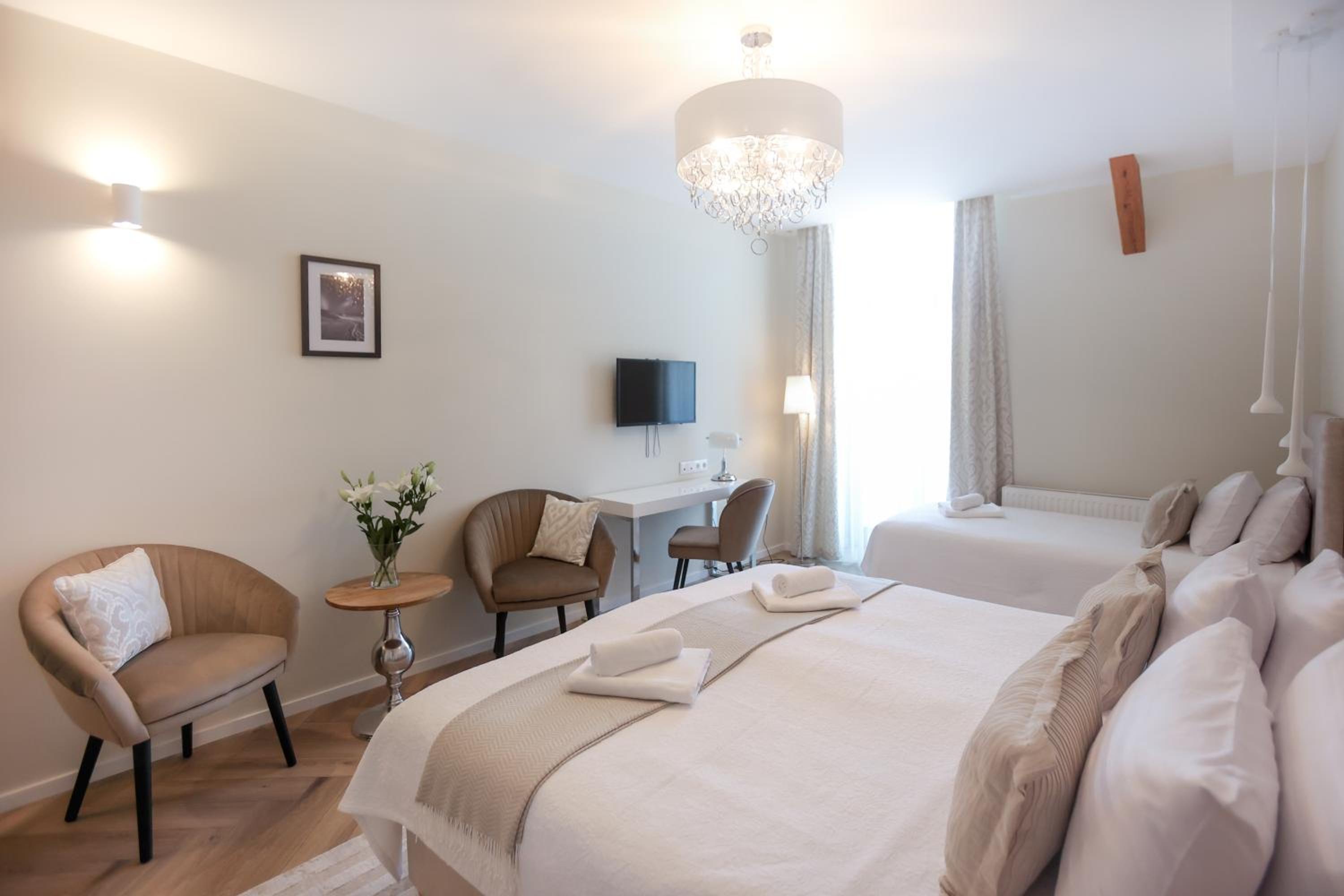 Deluxe Triple Room - Photo 2