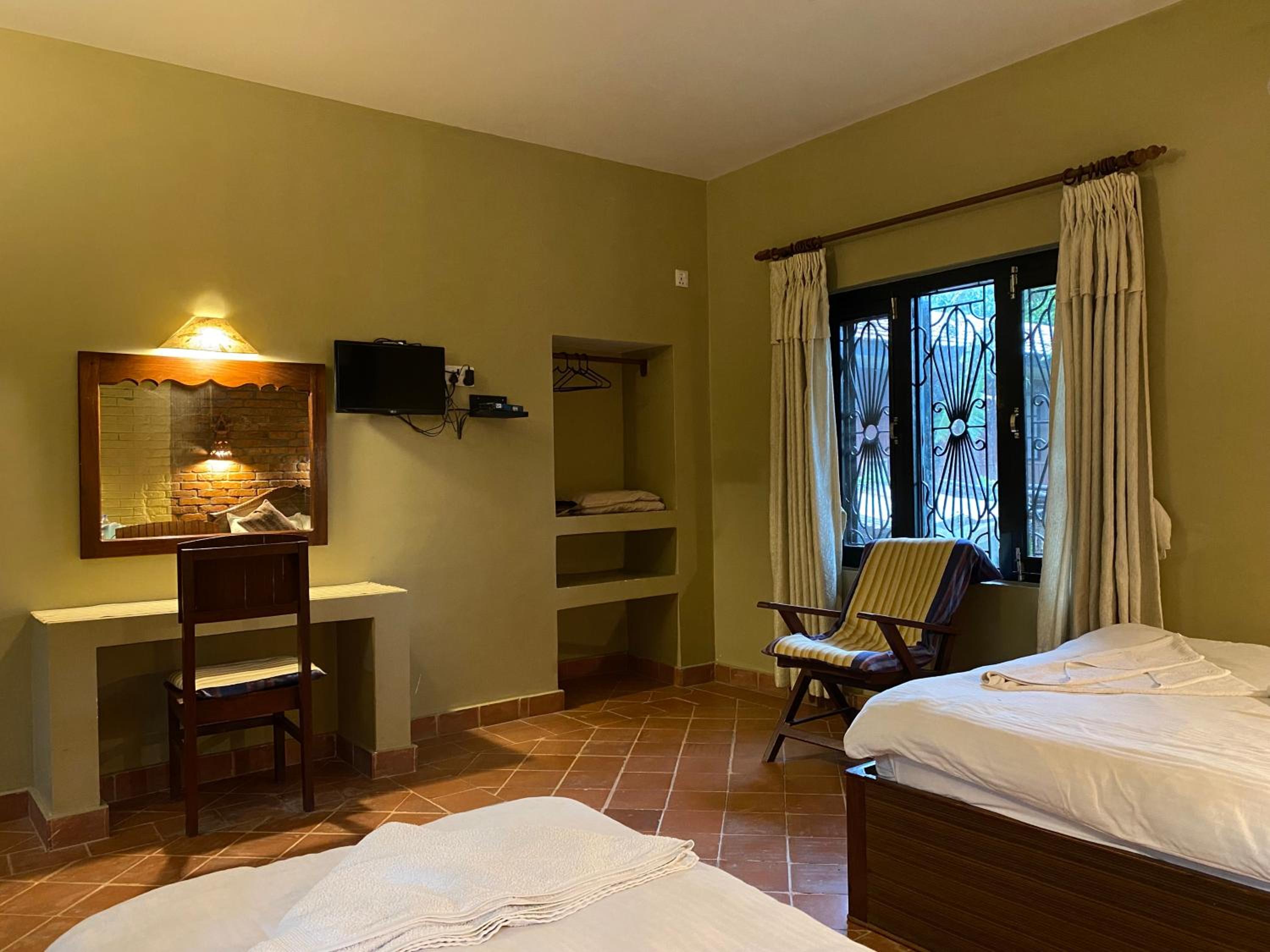 Economy Triple Room photo 3