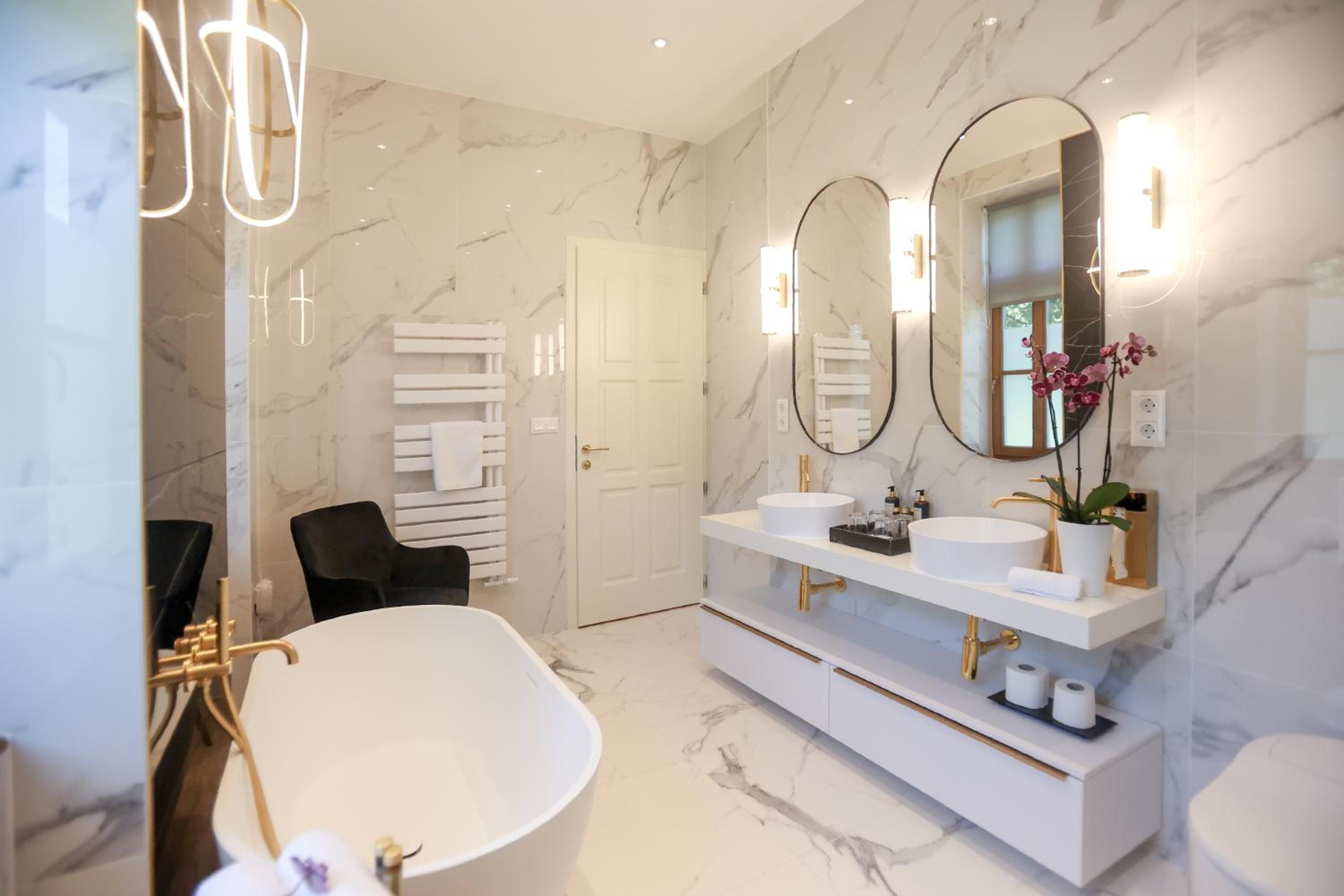 Deluxe Suite - Photo 6