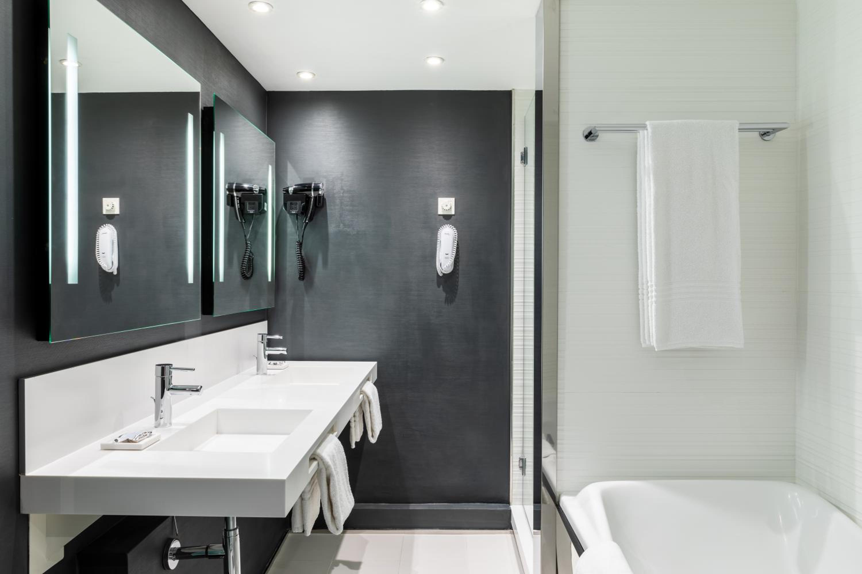 Junior Suite with Sea View - Photo 16