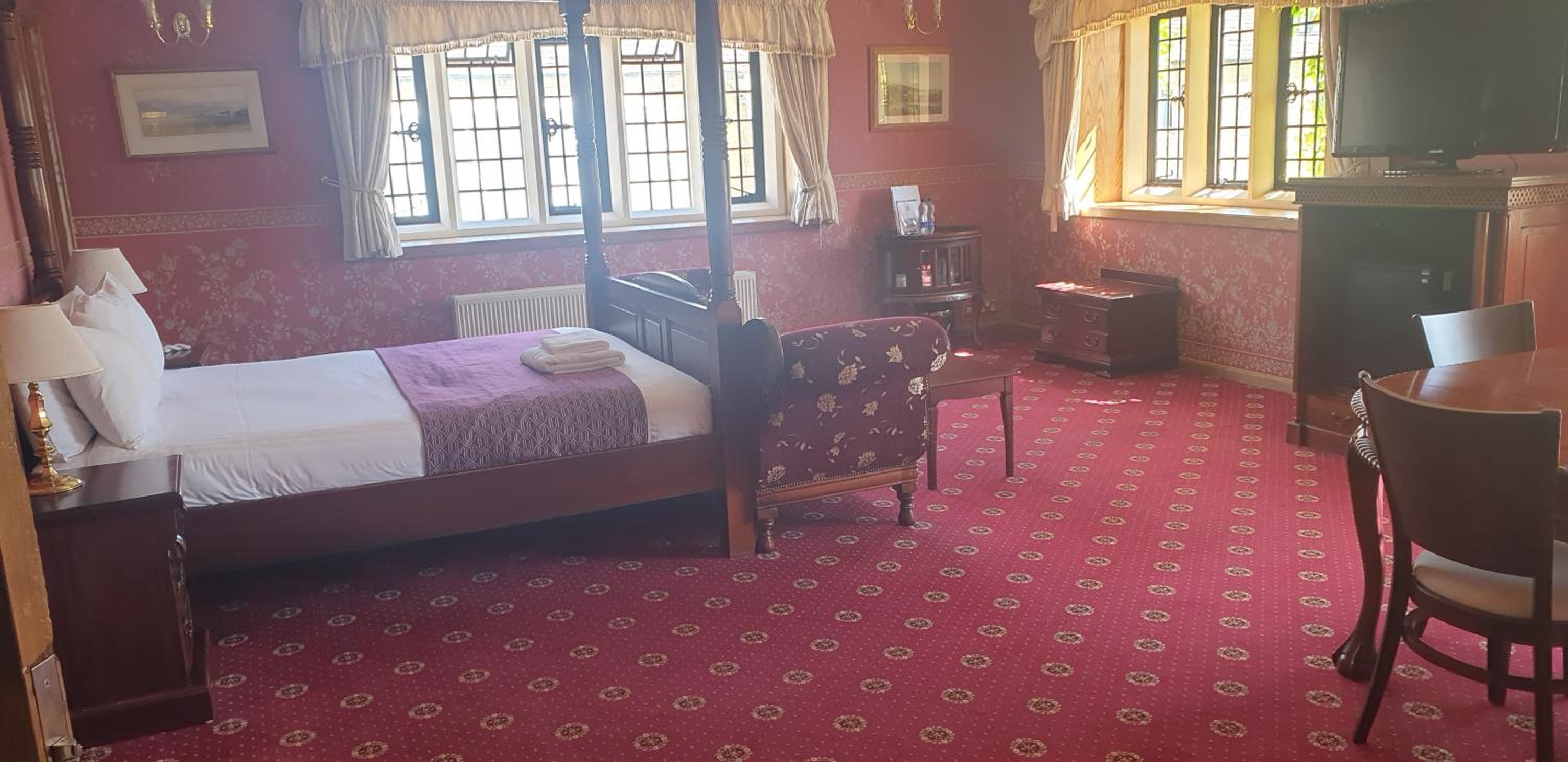Double Room with Four Poster Bed - Photo 1