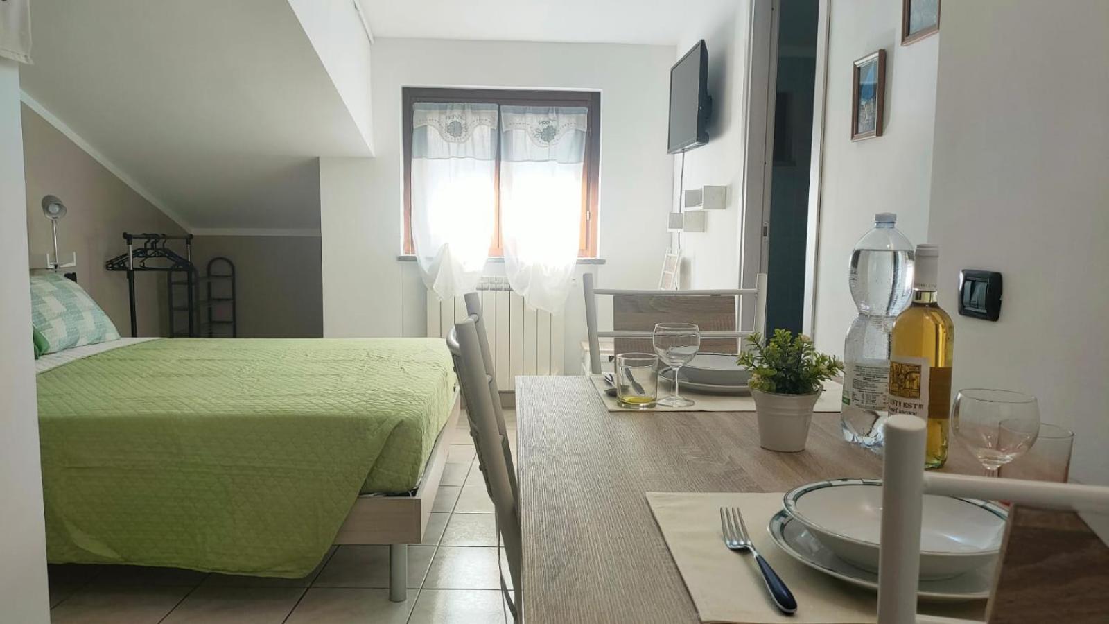 One-Bedroom Apartment photo 1