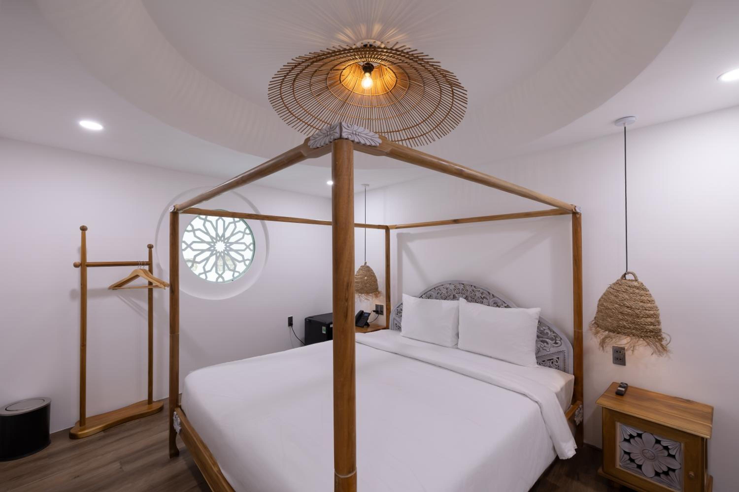 Standard Double Room - Photo 9