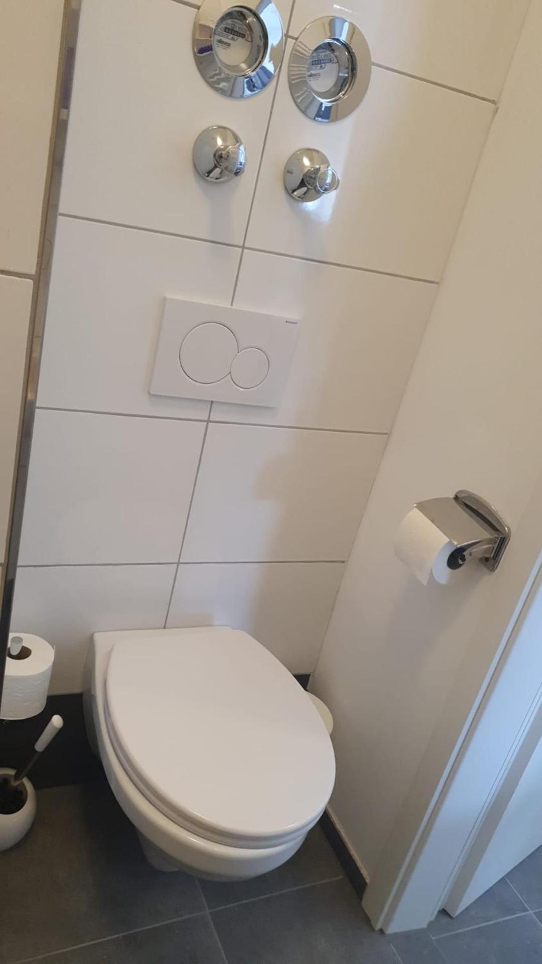 Twin Room with Private Bathroom photo 2