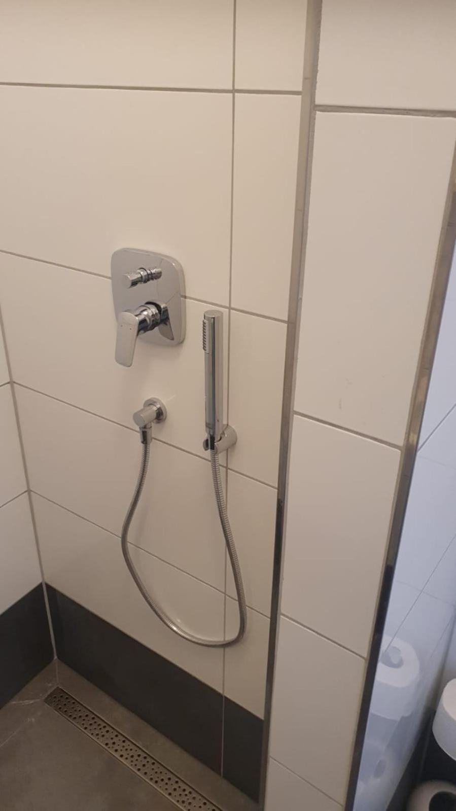 Twin Room with Private Bathroom photo 3