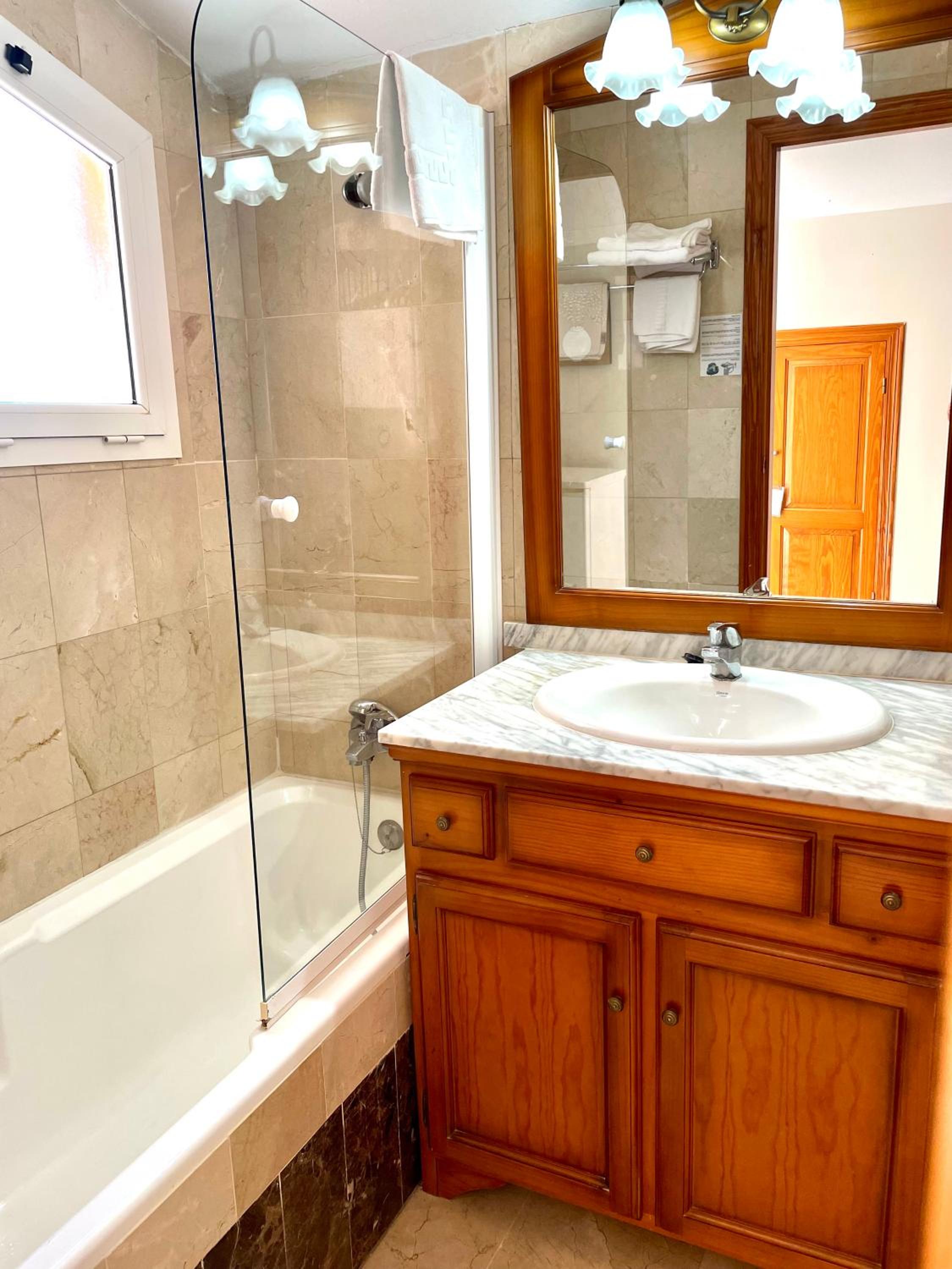 Double or Twin Room photo 3