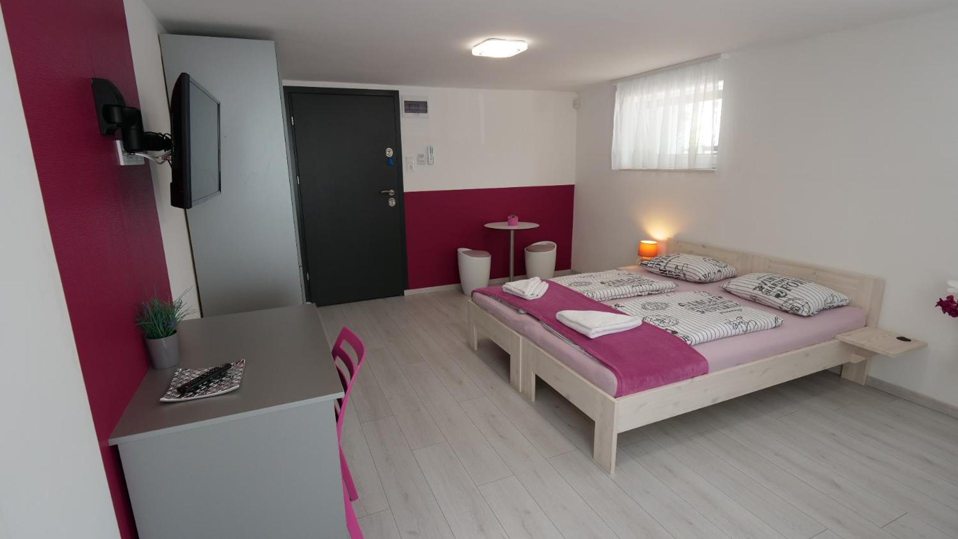 Quadruple Room with Private Bathroom photo 1