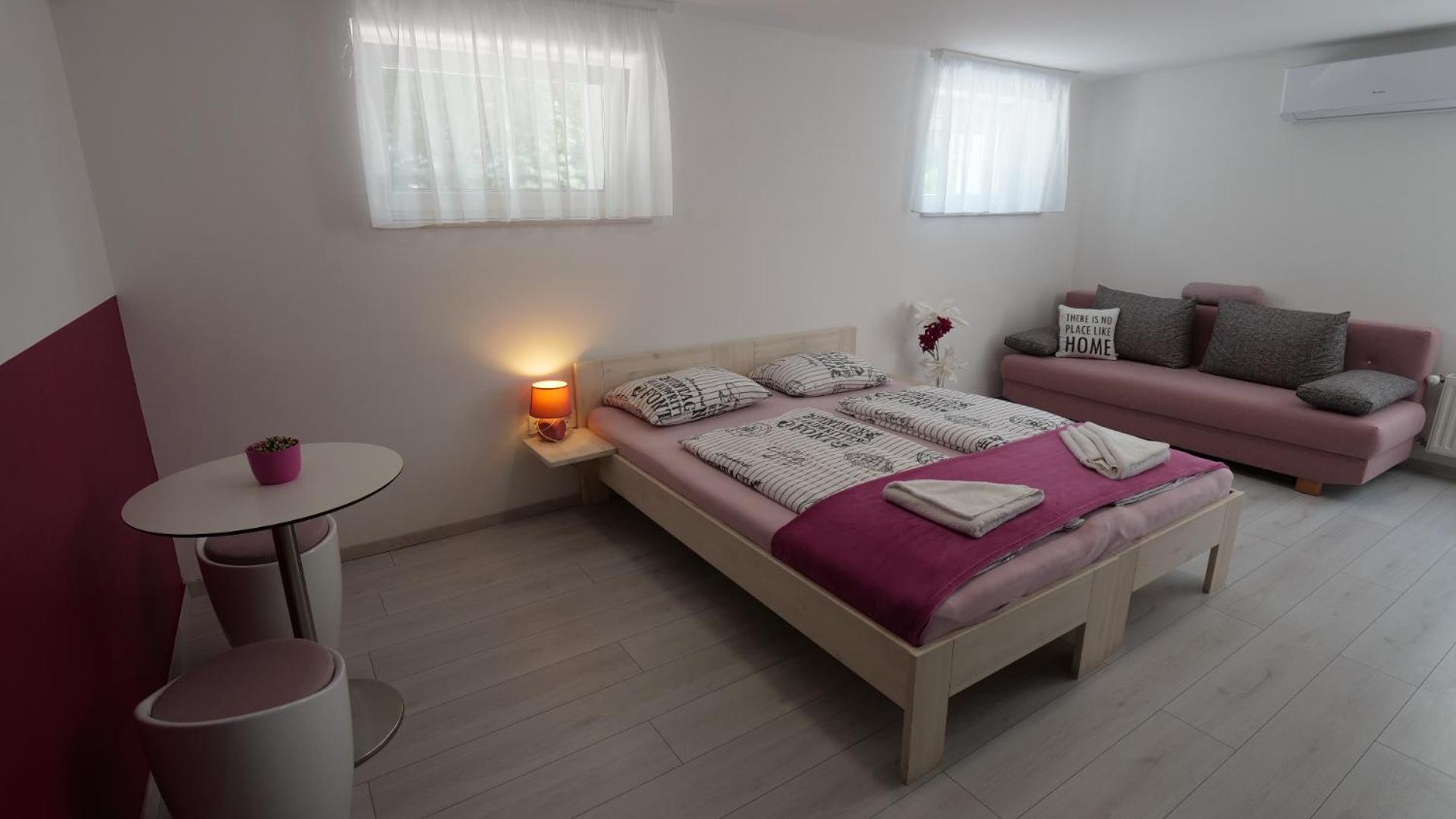 Quadruple Room with Private Bathroom photo 2