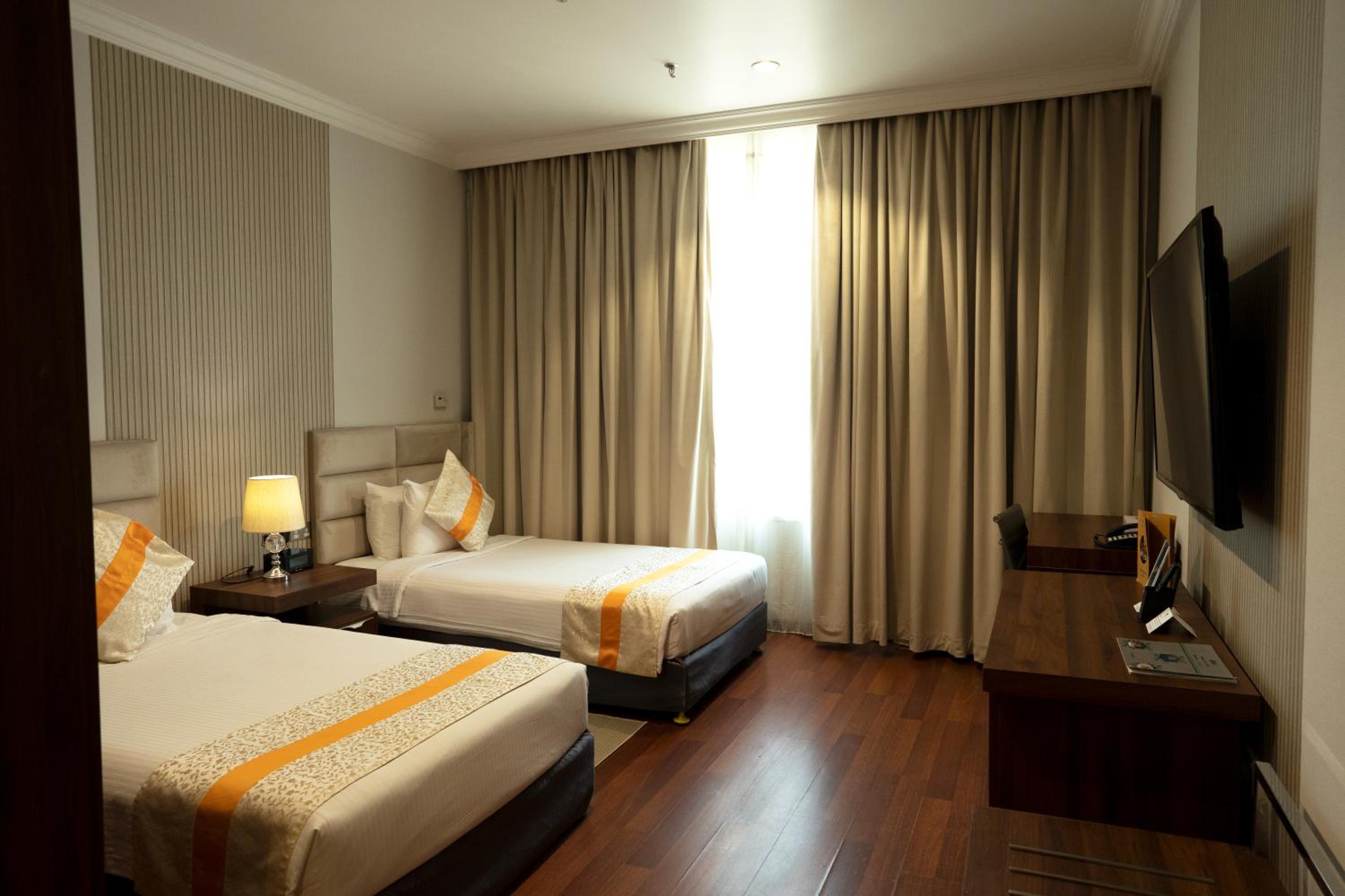 Twin Room with City View photo 2
