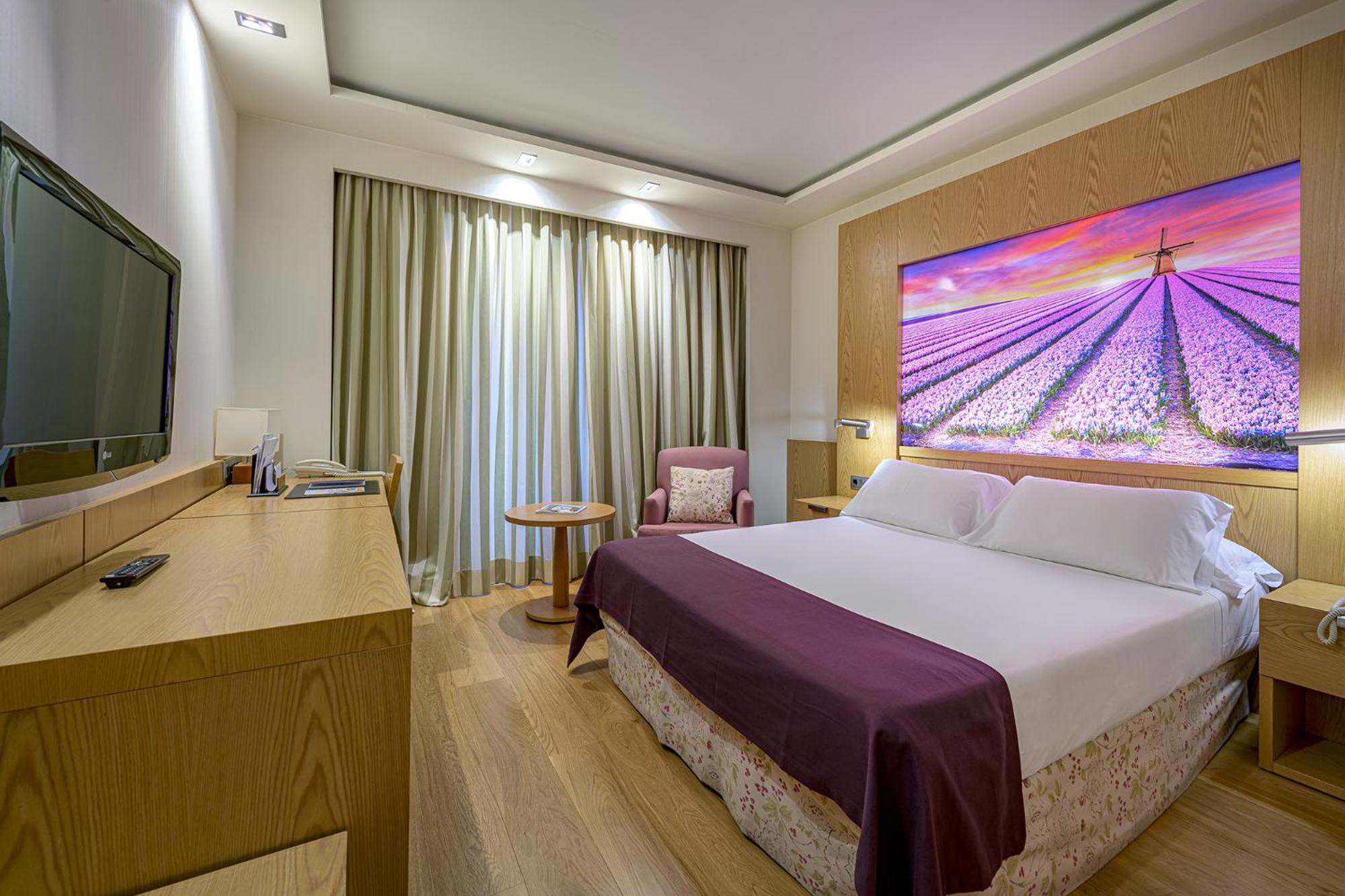Double Room with Balcony - Photo 5