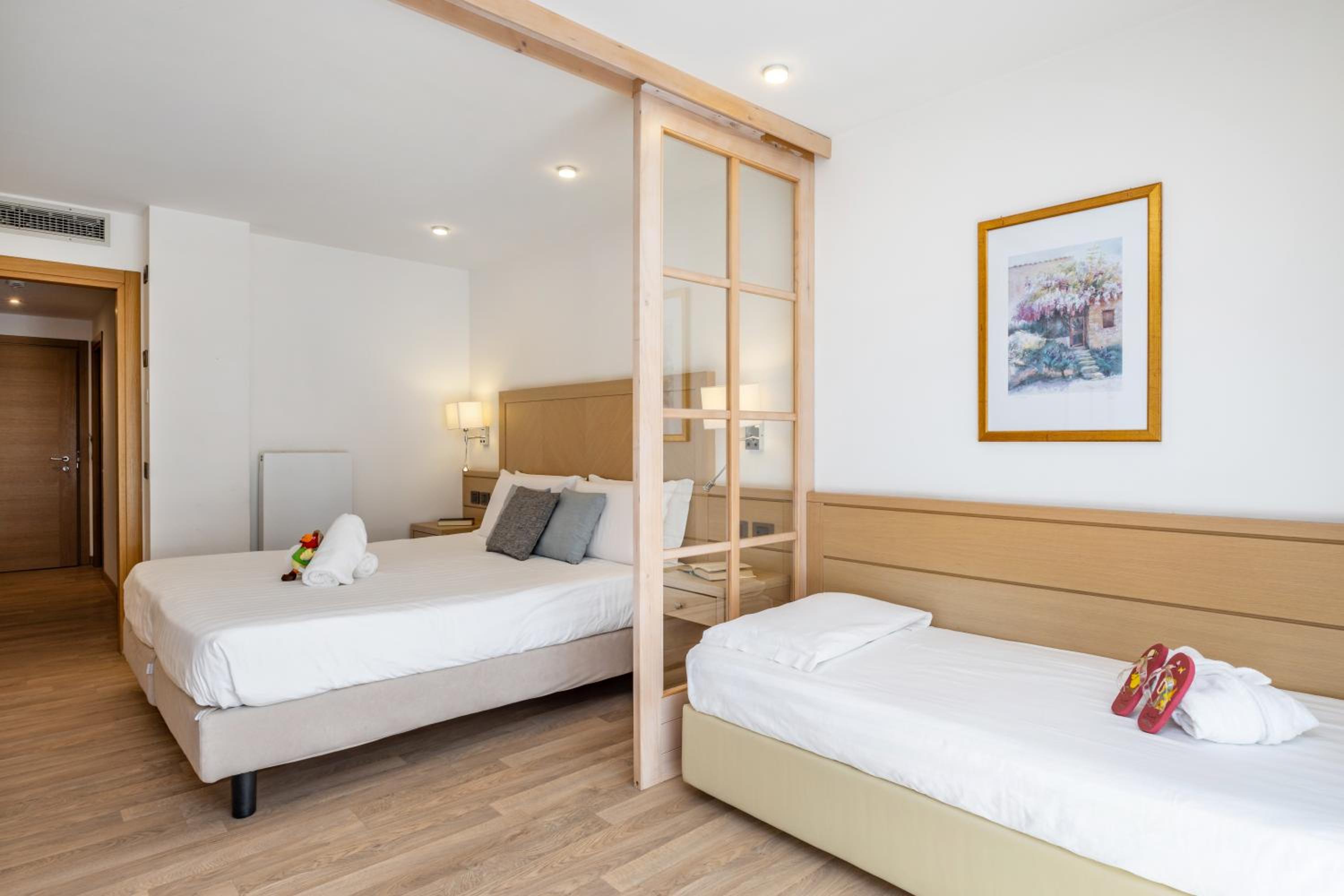 Basic Triple Room photo 2