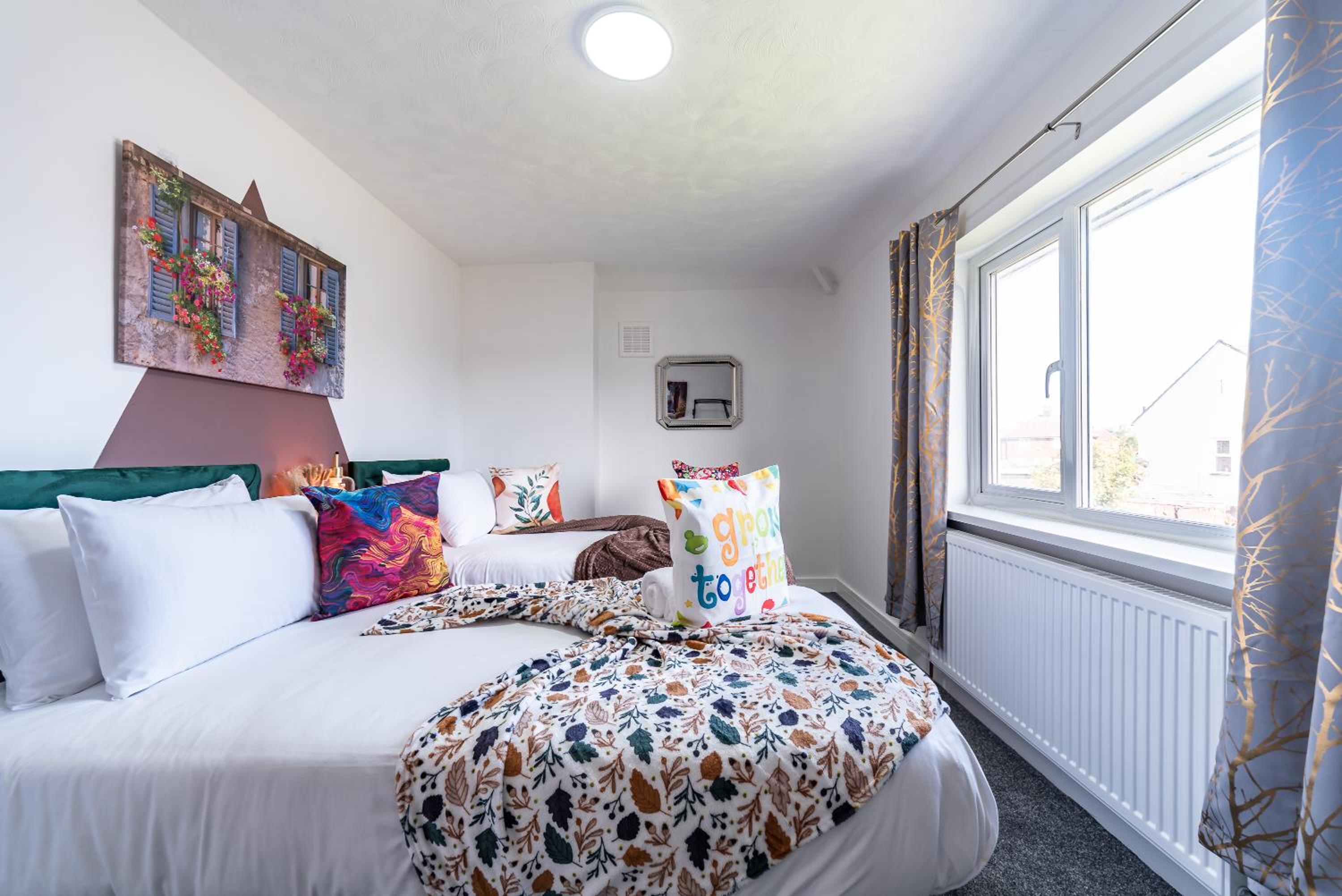 Four-Bedroom House photo 2