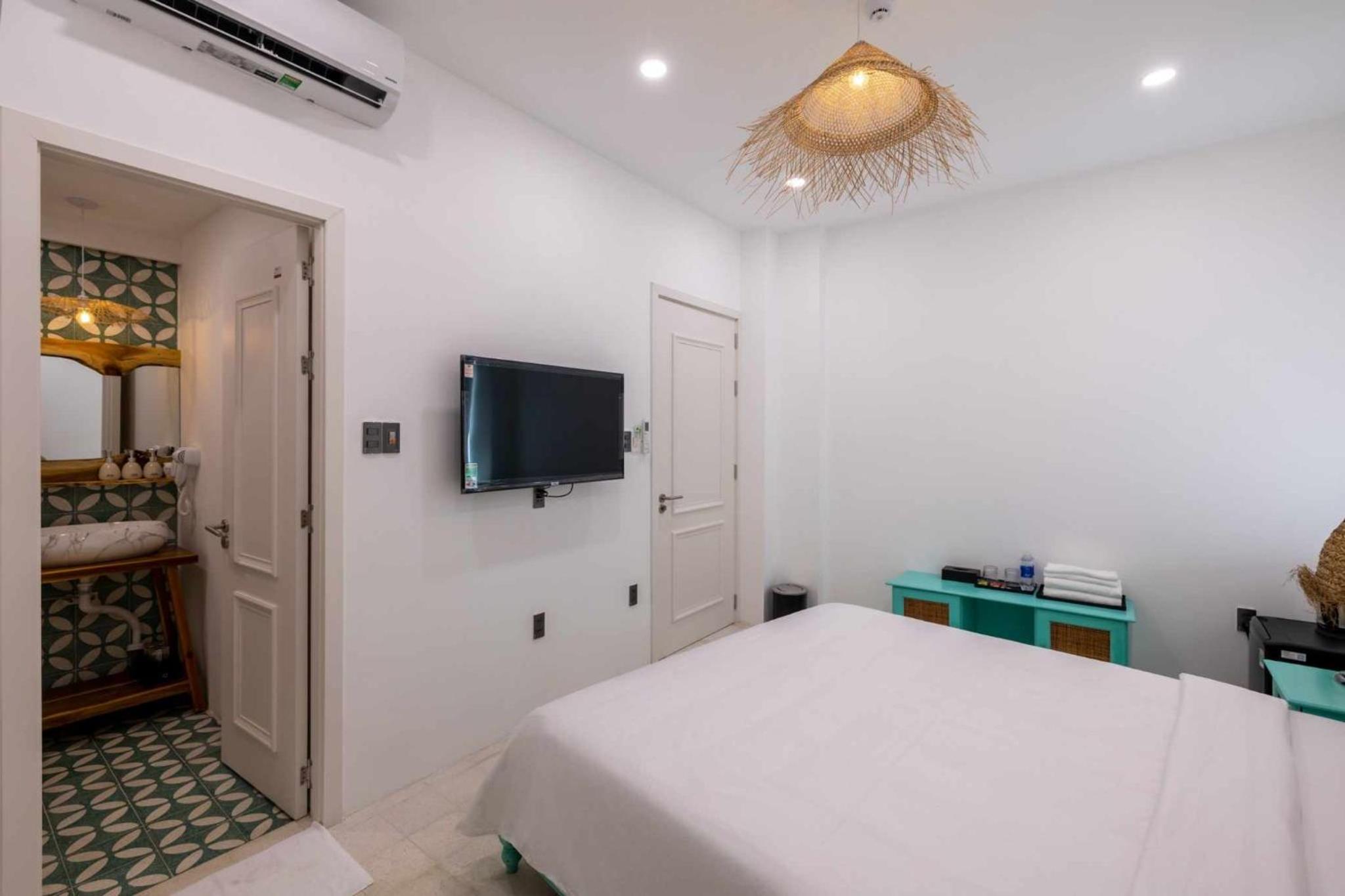 Standard Double Room - Photo 8