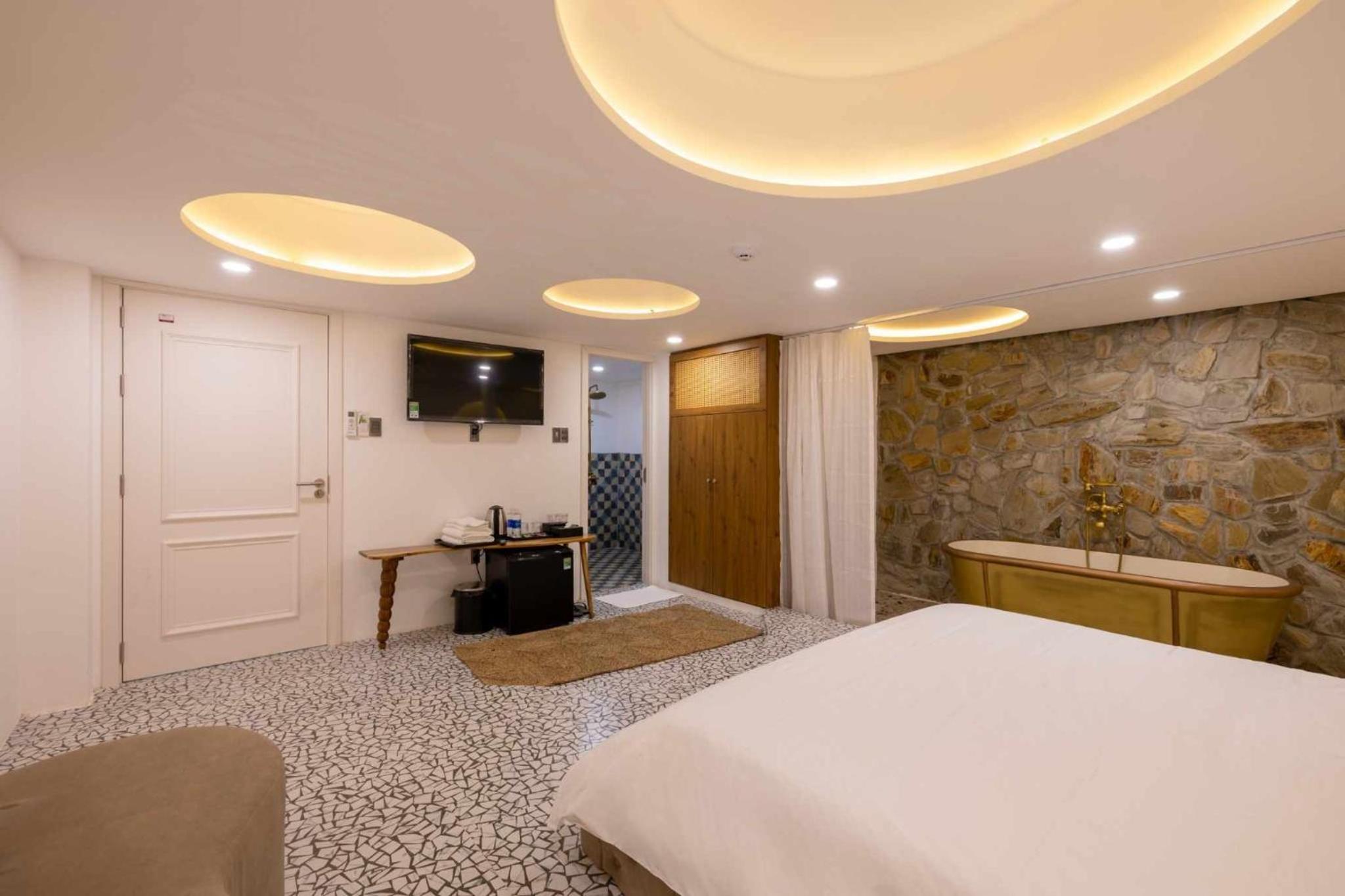 Deluxe Double Room - Photo 14