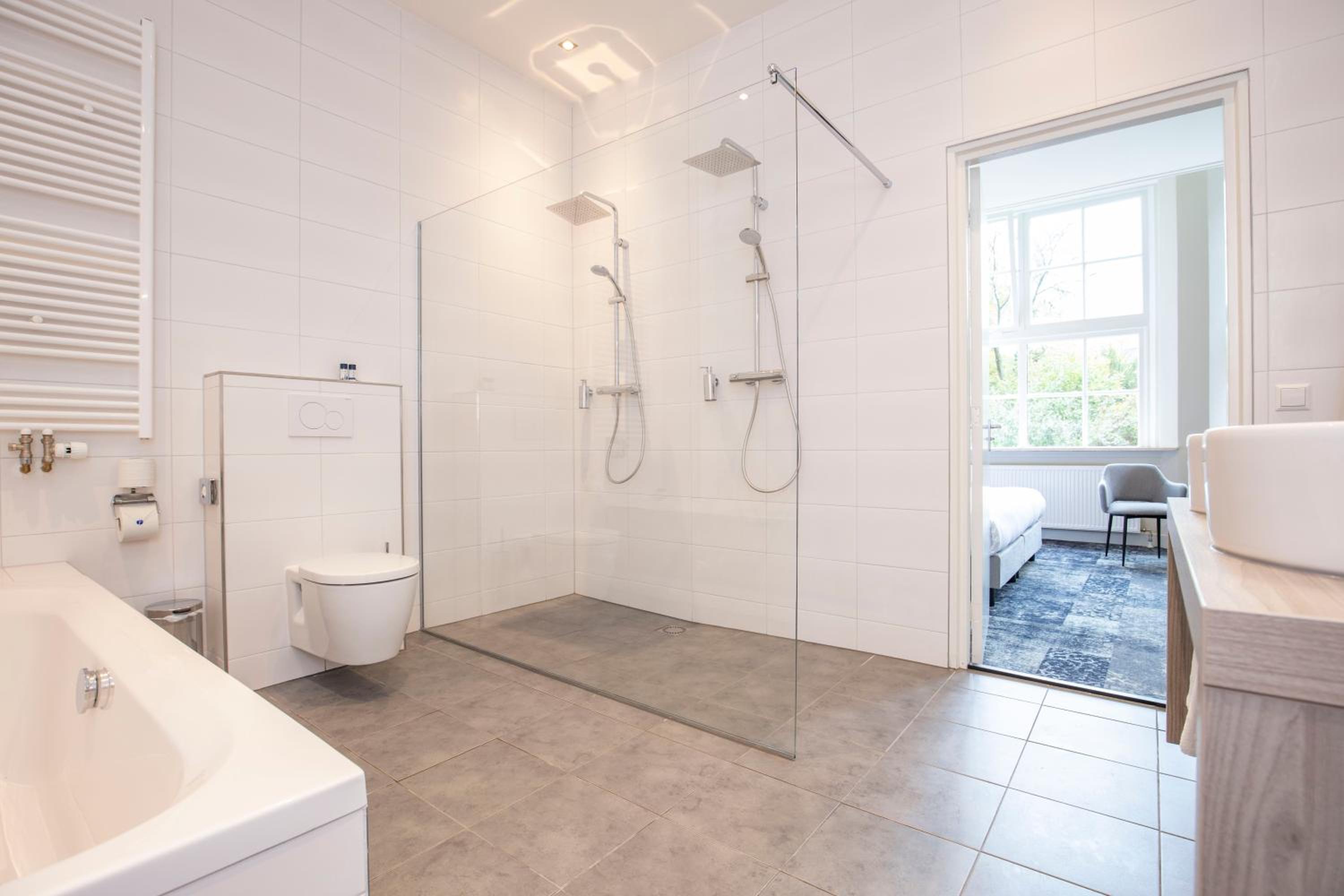 Suite - Photo 3