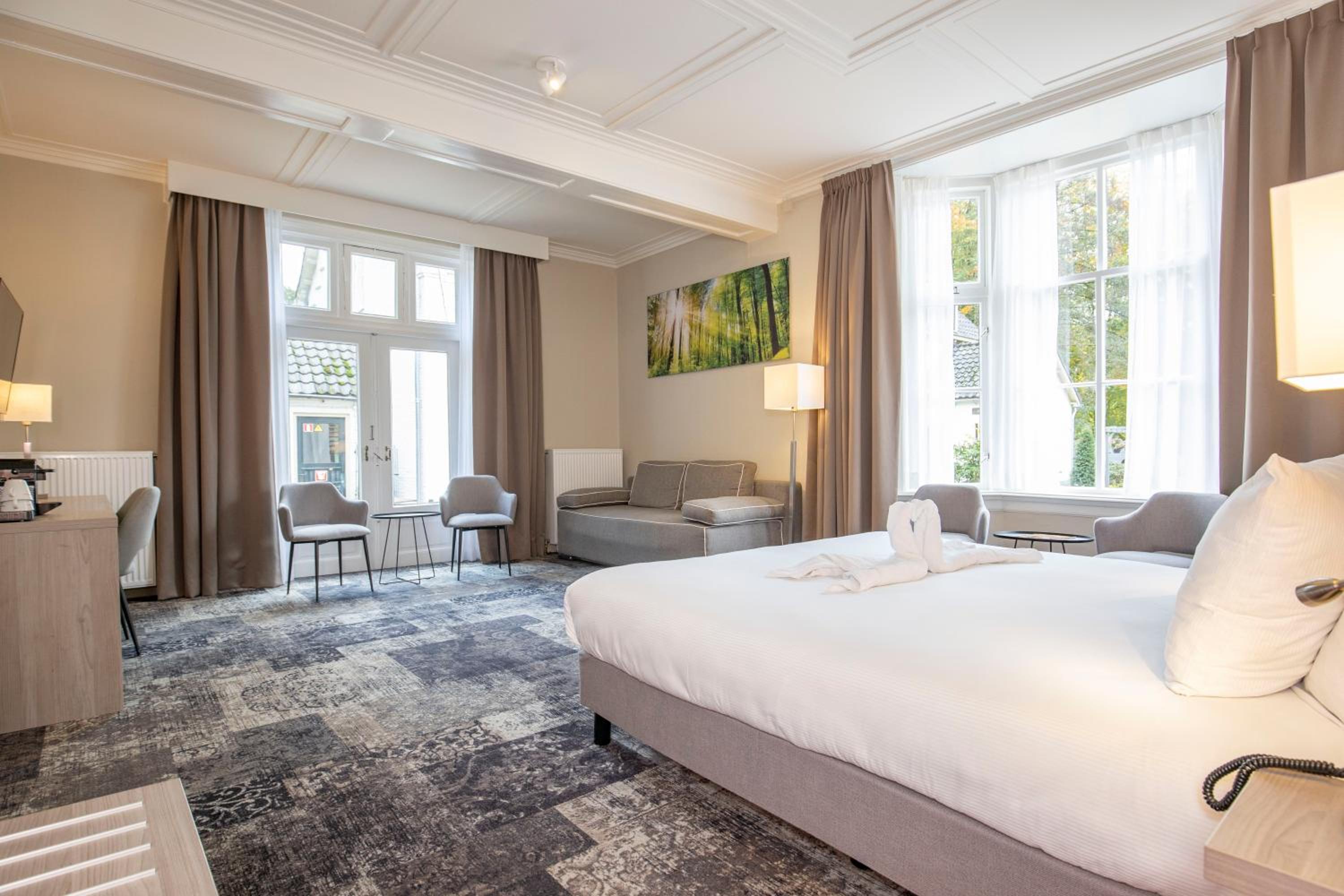 Suite - Photo 13