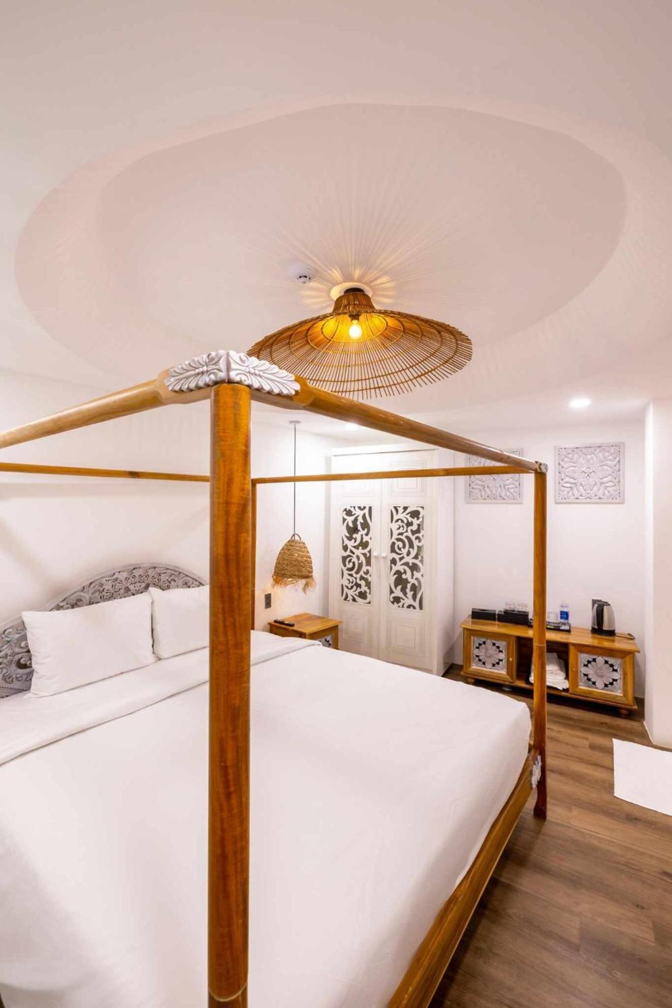 Standard Double Room - Photo 11