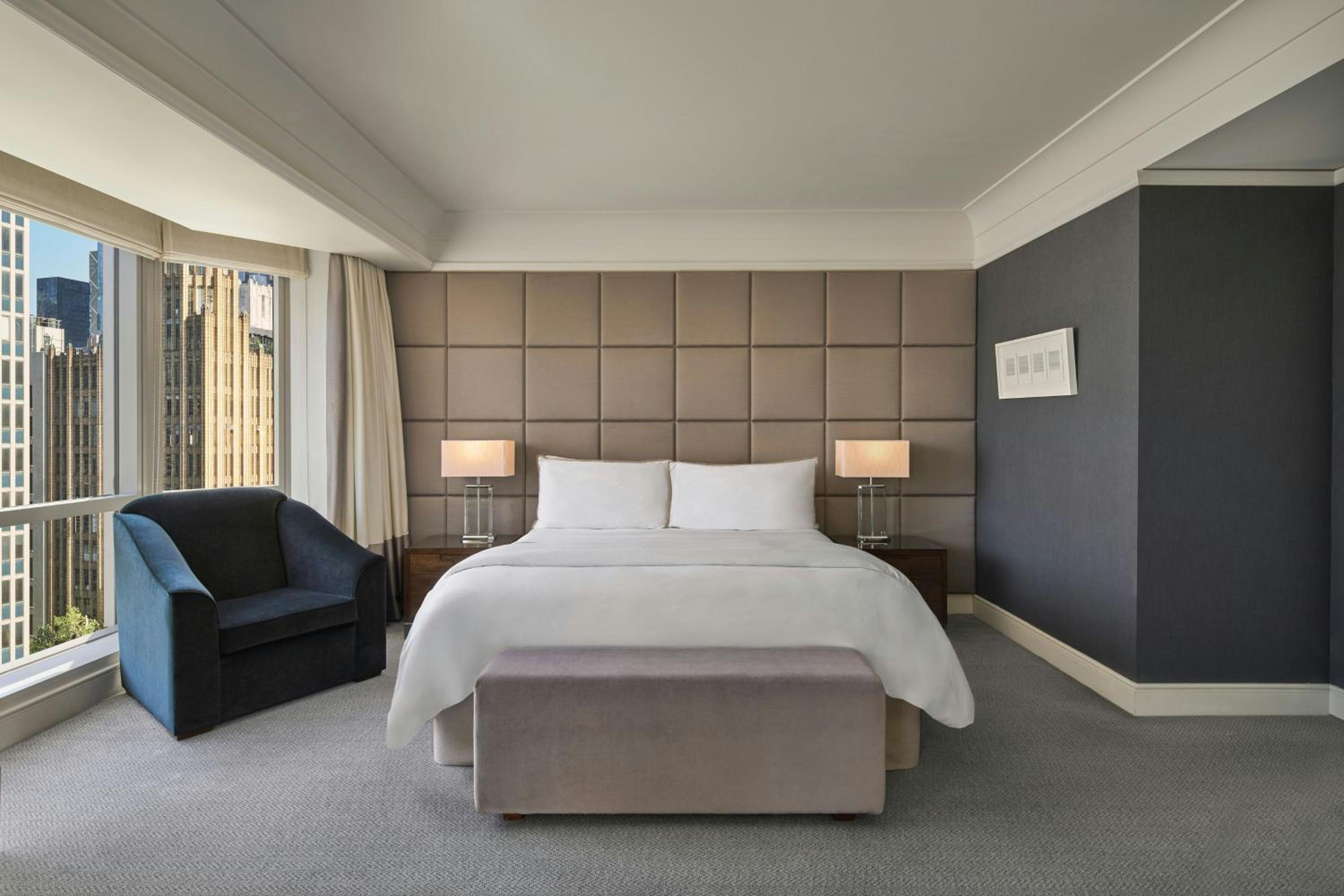 King Suite with City View - Regent thumbnail 6