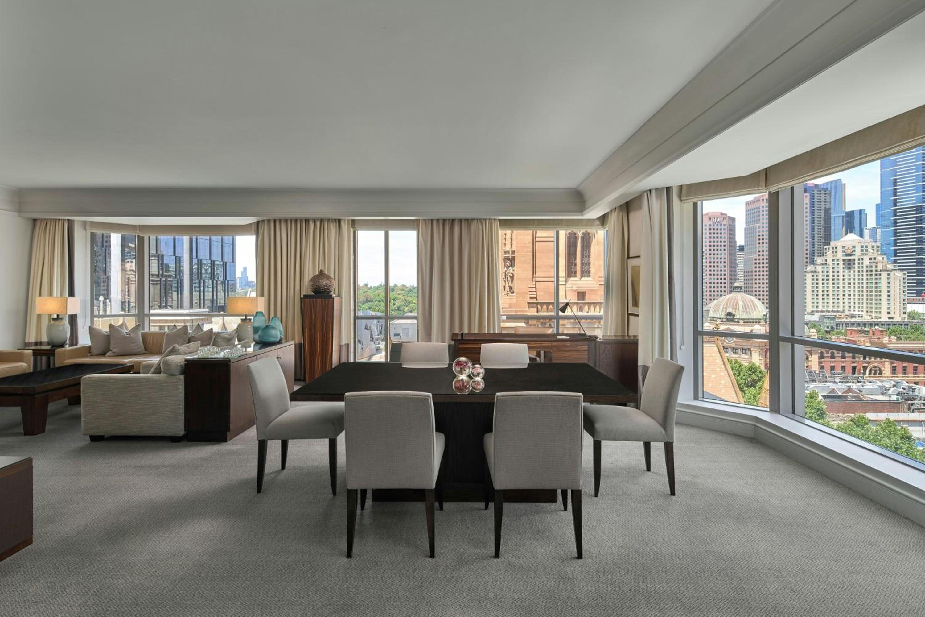 King Suite with City View - Regent