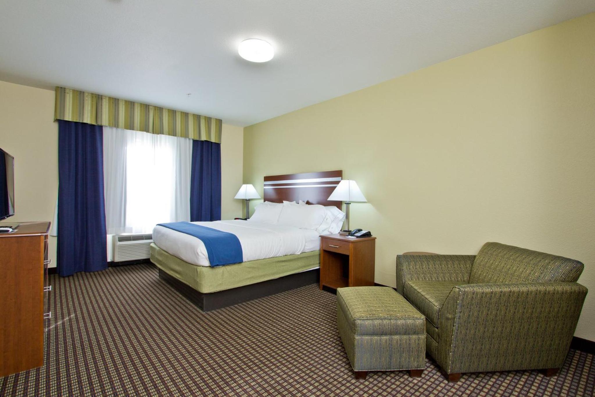 Standard King Room with Minifridge - Communications Accessible