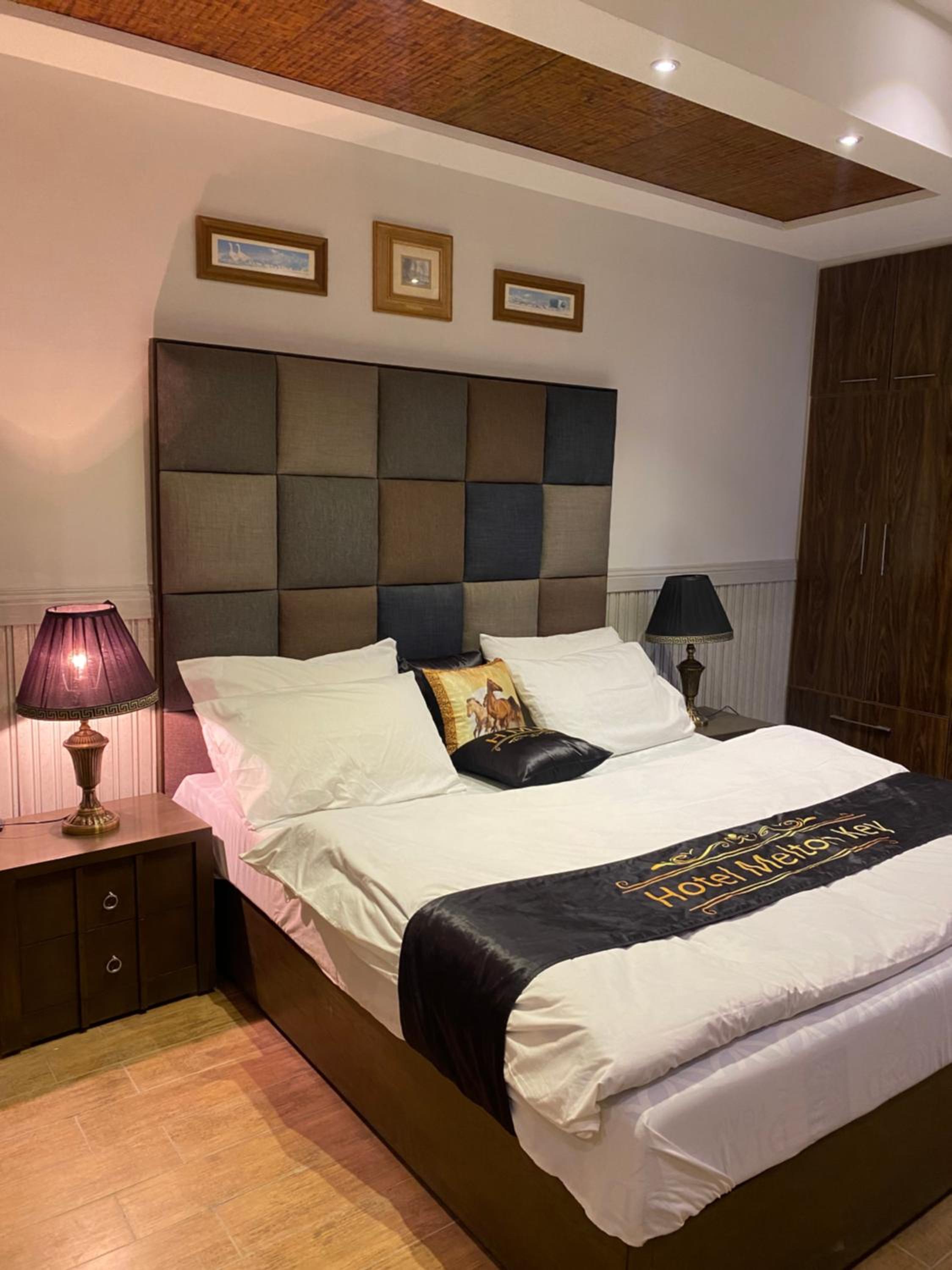 Deluxe Double Room (2 Adults + 1 Child)