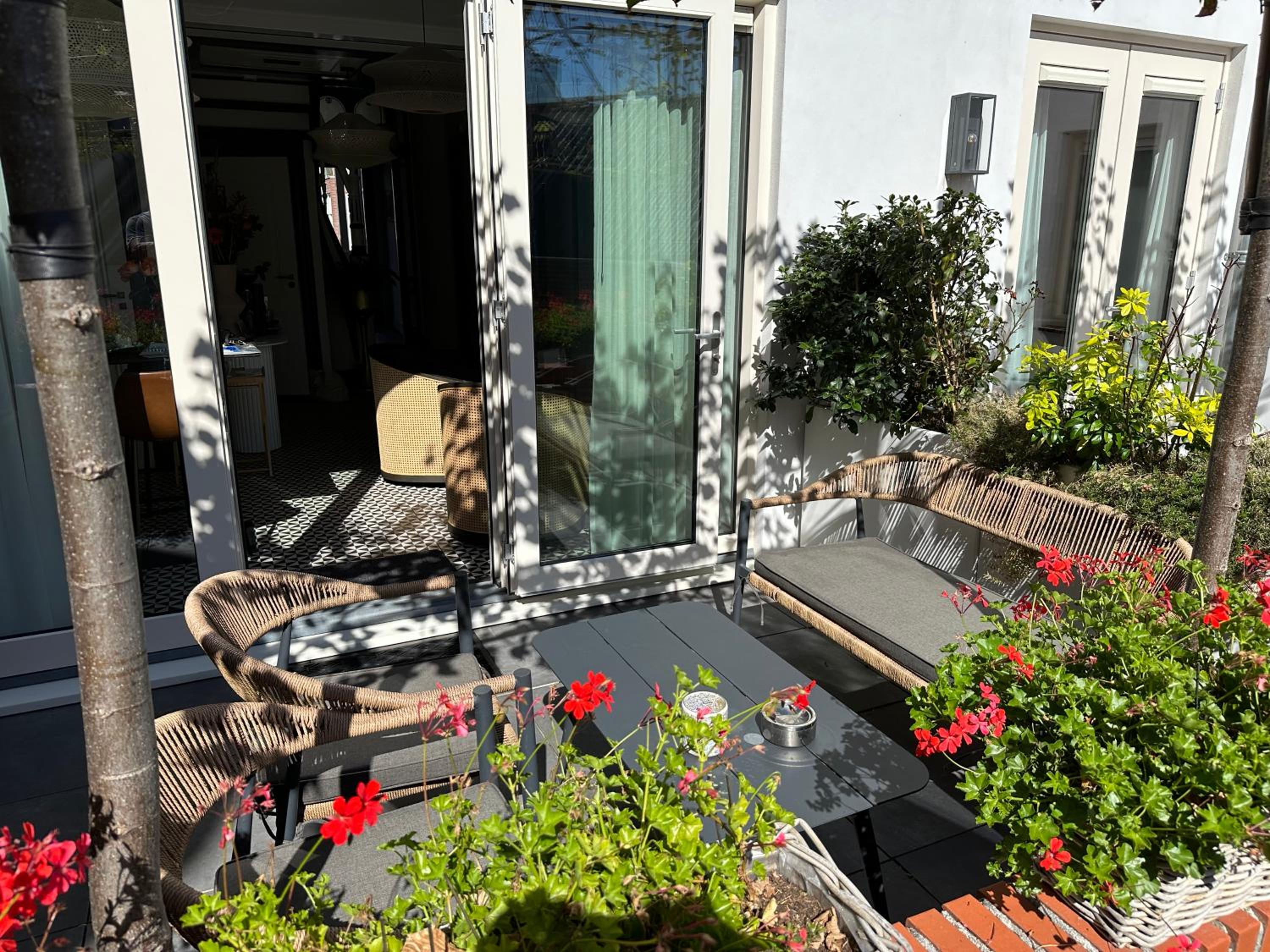 Suite - Photo 15