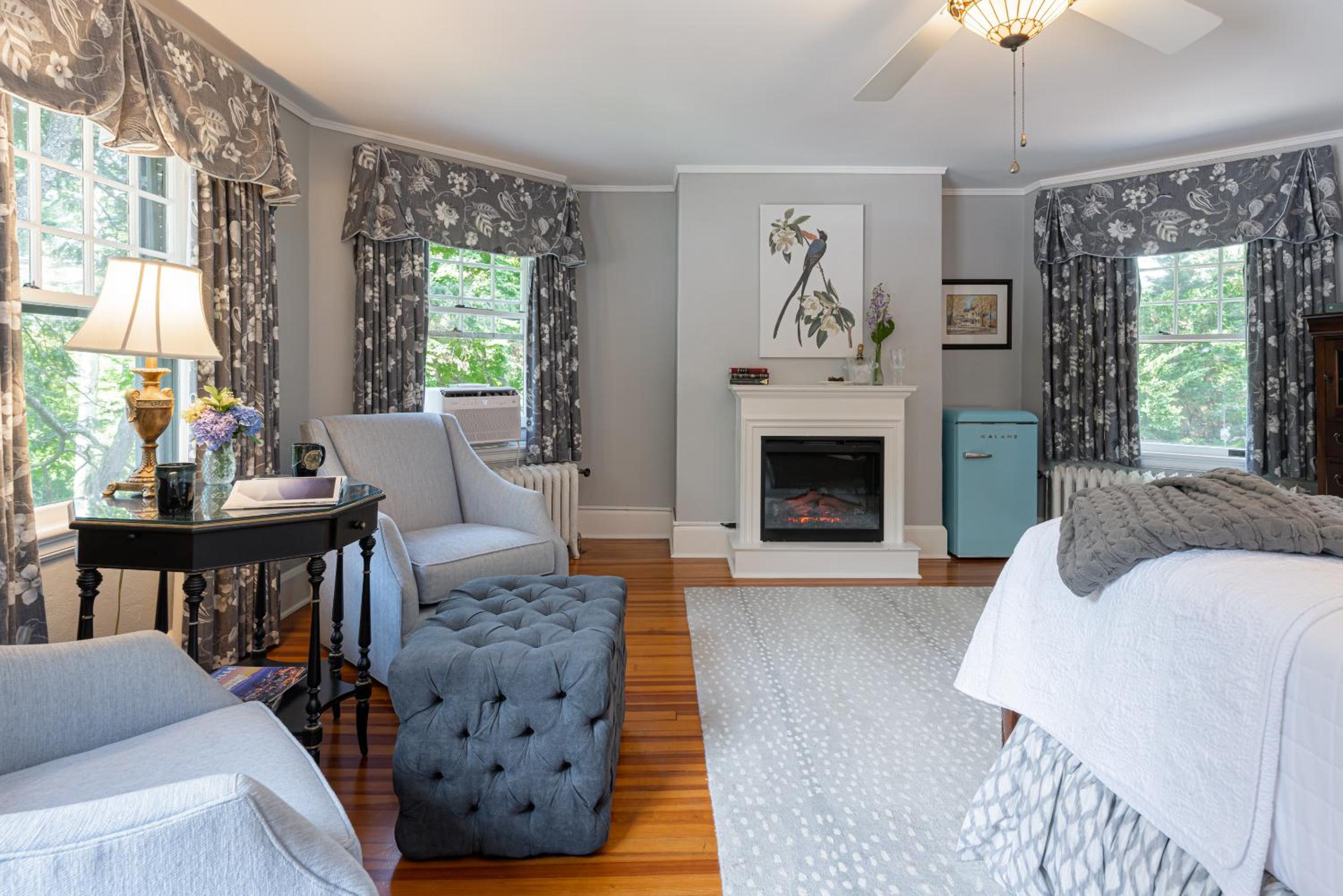 Deluxe Queen Room photo 2