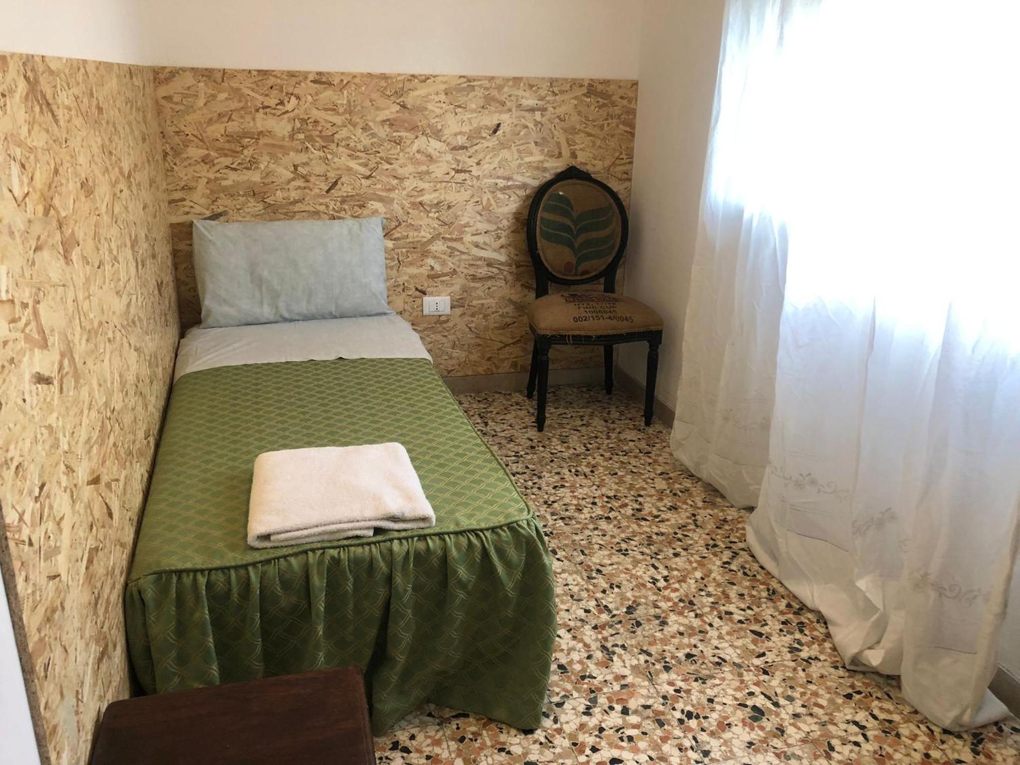 Standard Single Room with Shared Bathroom photo 1