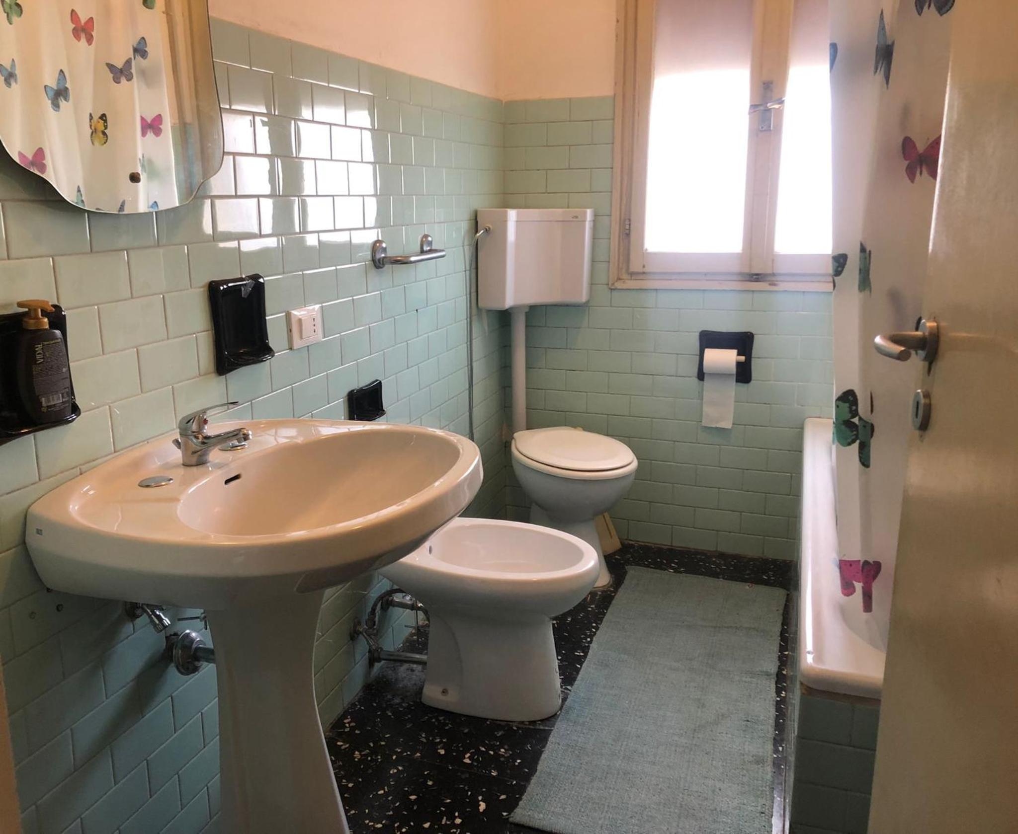 Standard Single Room with Shared Bathroom photo 2
