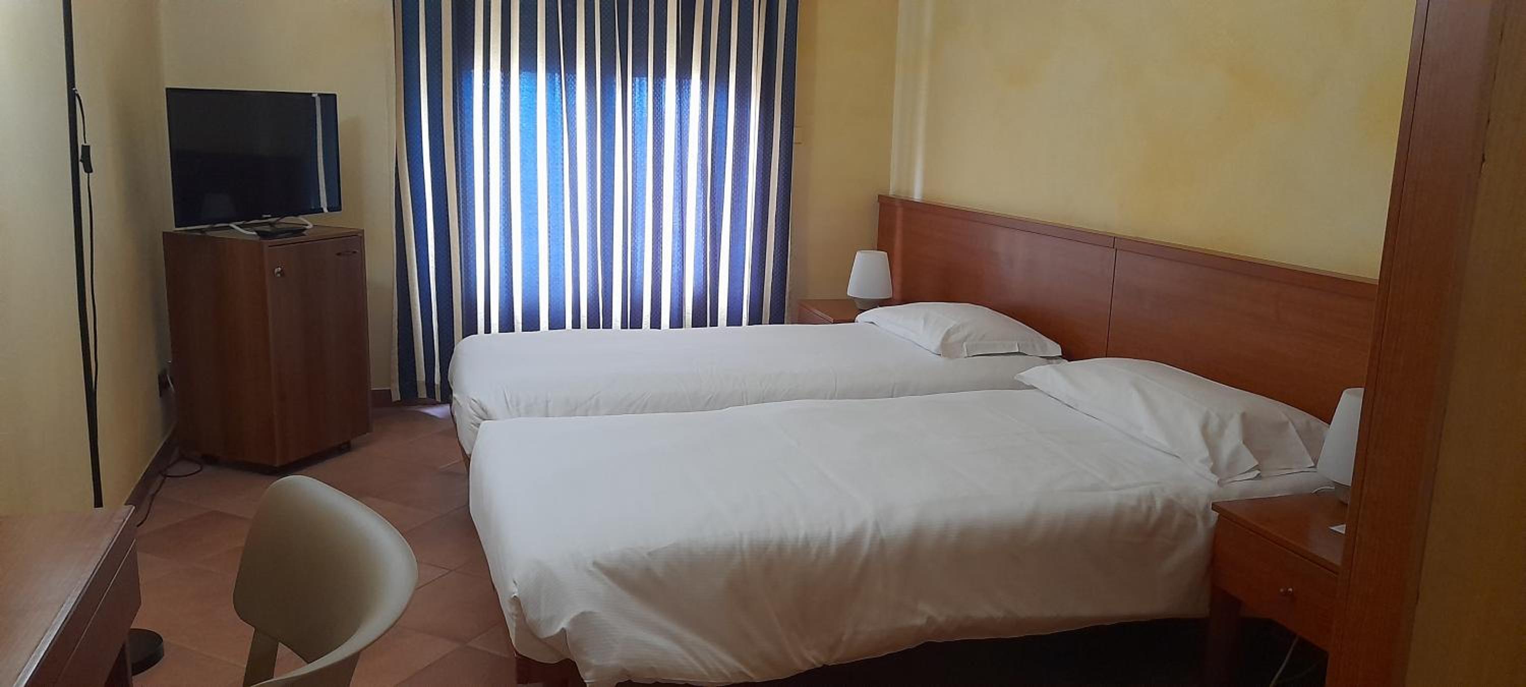 Twin Room - Photo 1