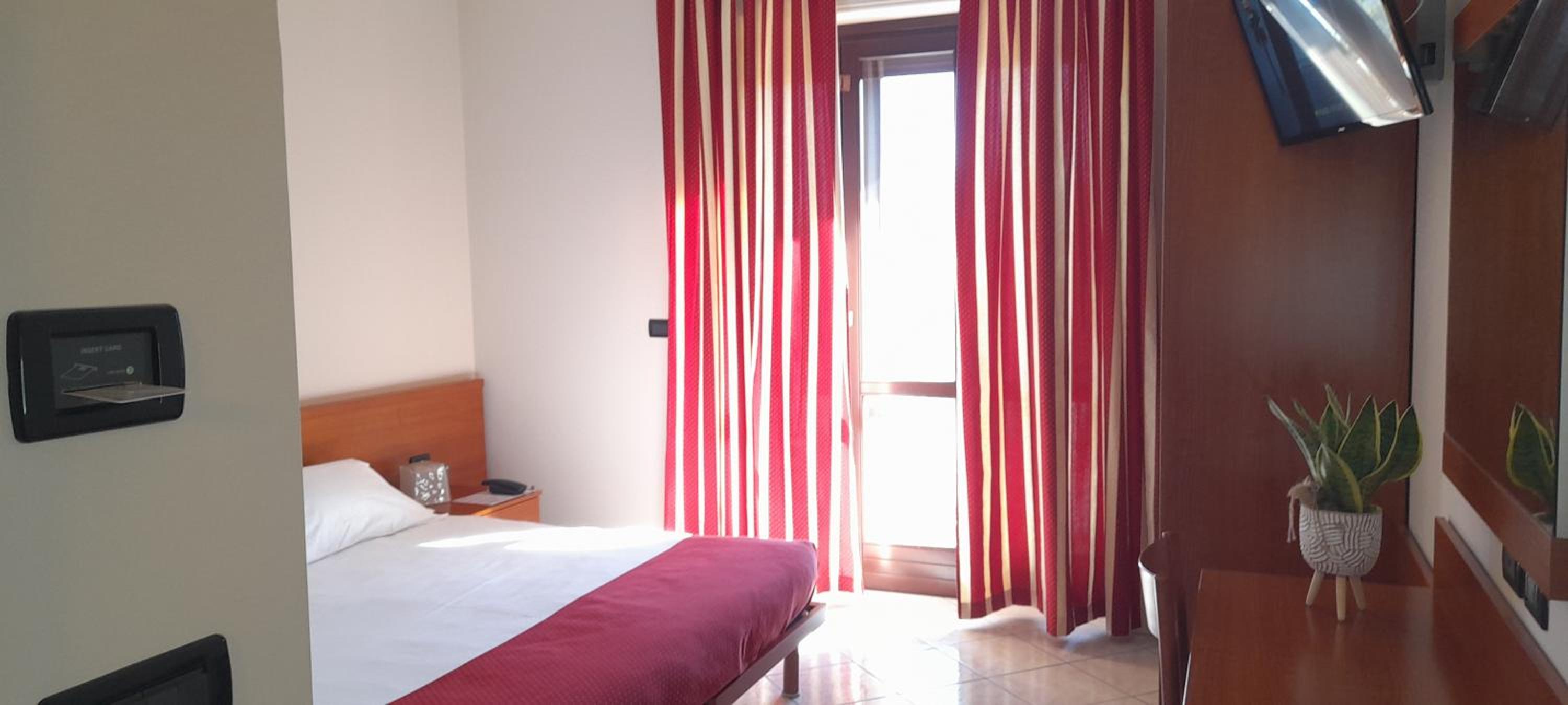 Double Room - Photo 8
