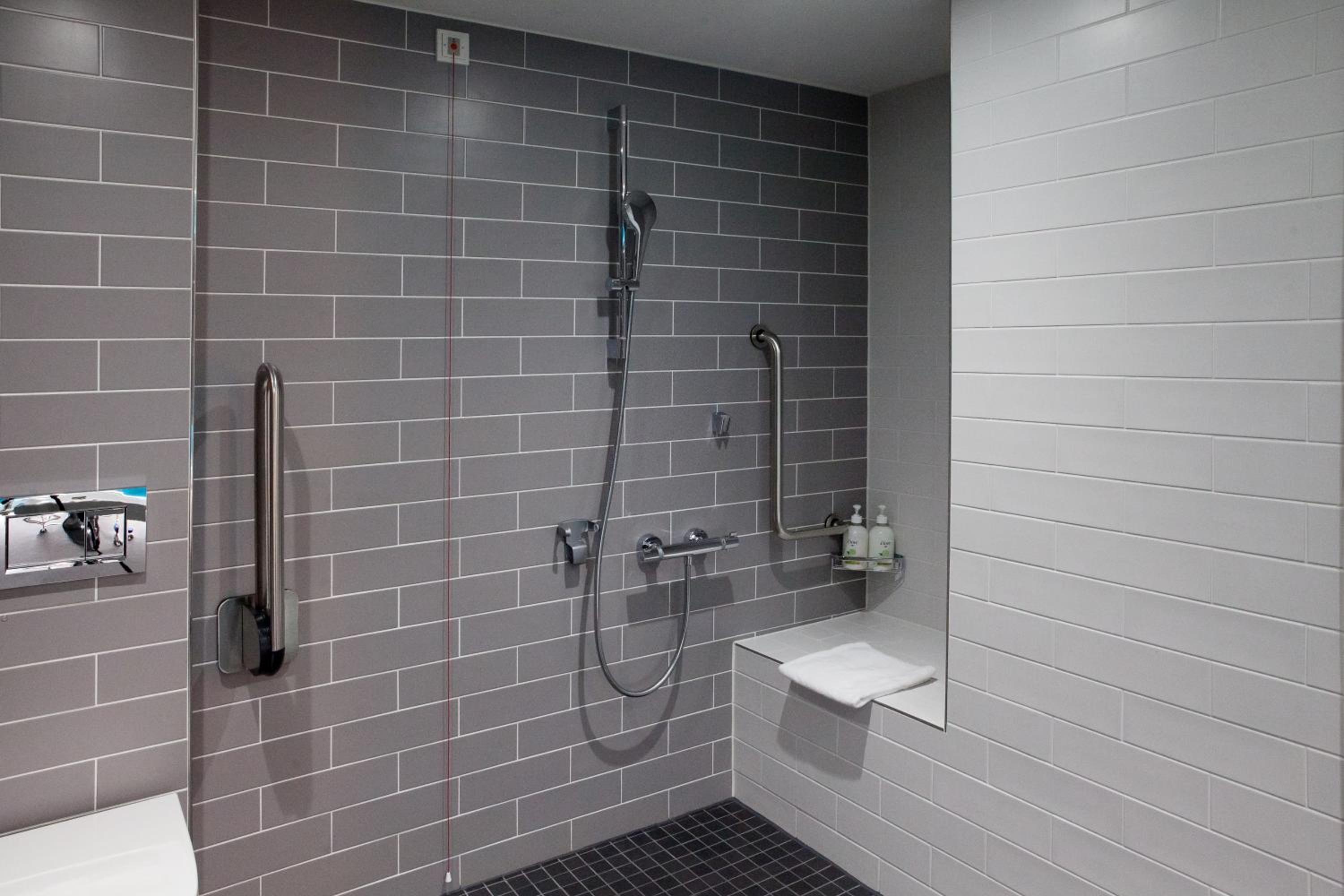 Standard Queen Room - Accessible - Photo 4