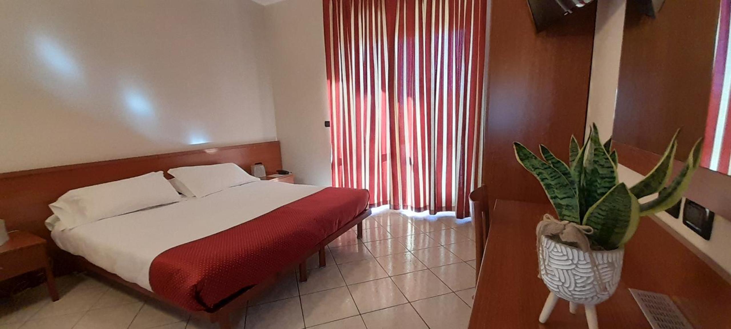 Double Room - Photo 5