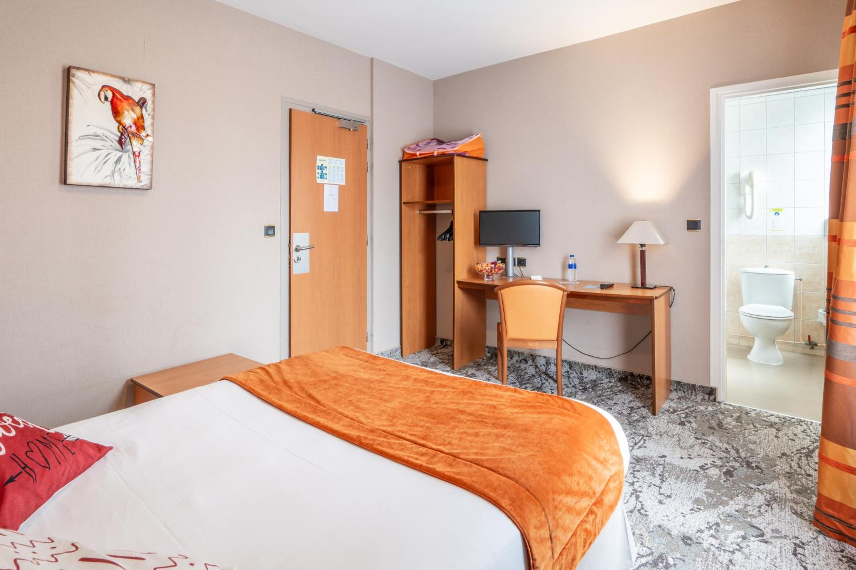 Standard Double Room - Photo 1