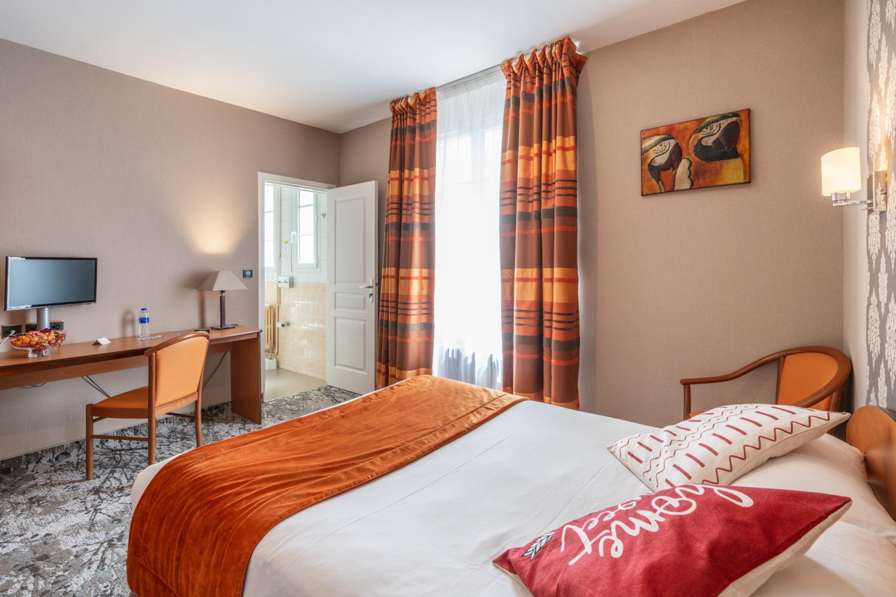 Standard Double Room - Photo 5